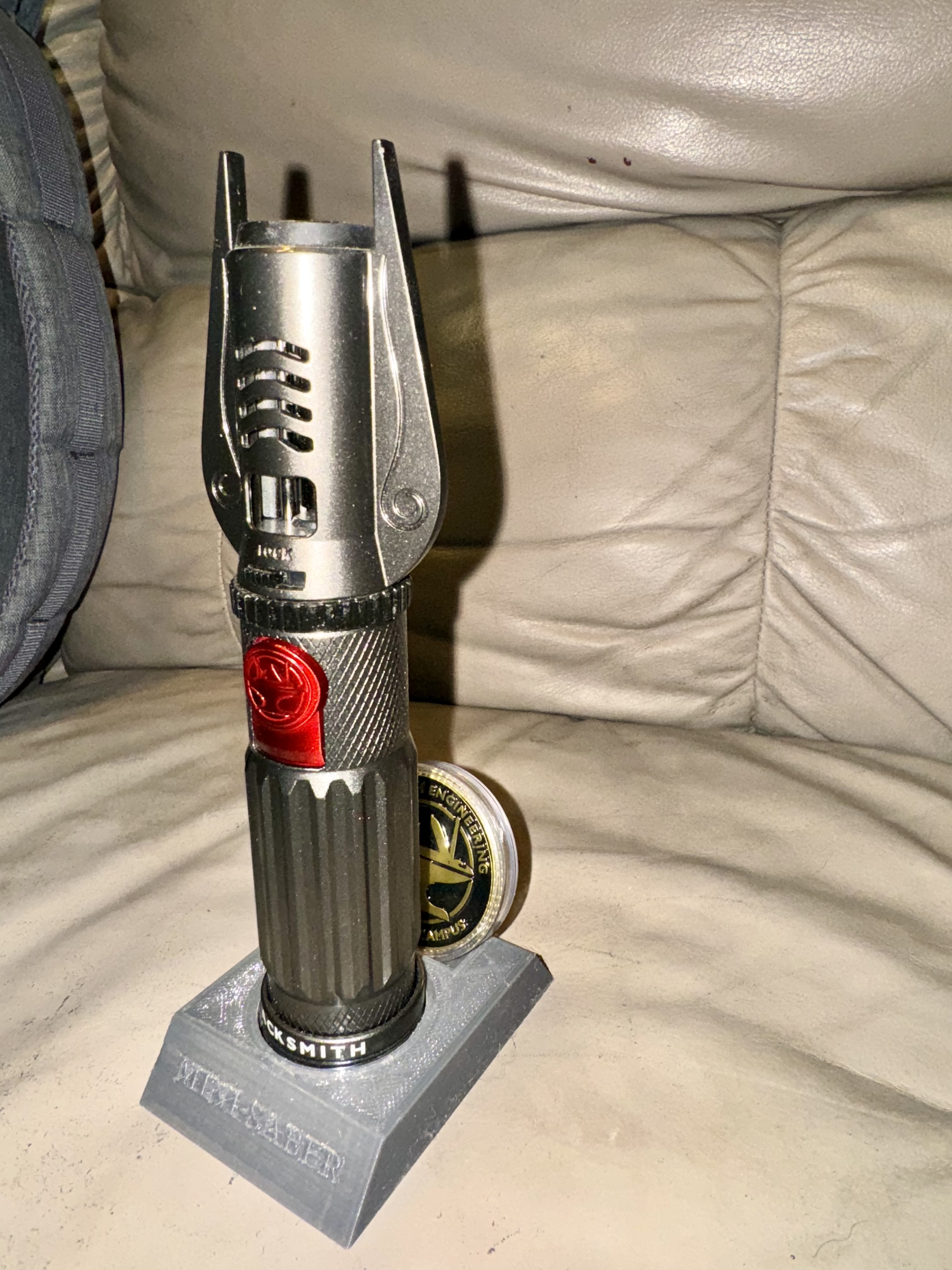 The Hacksmith Mini-Saber Stand — miniatura 2