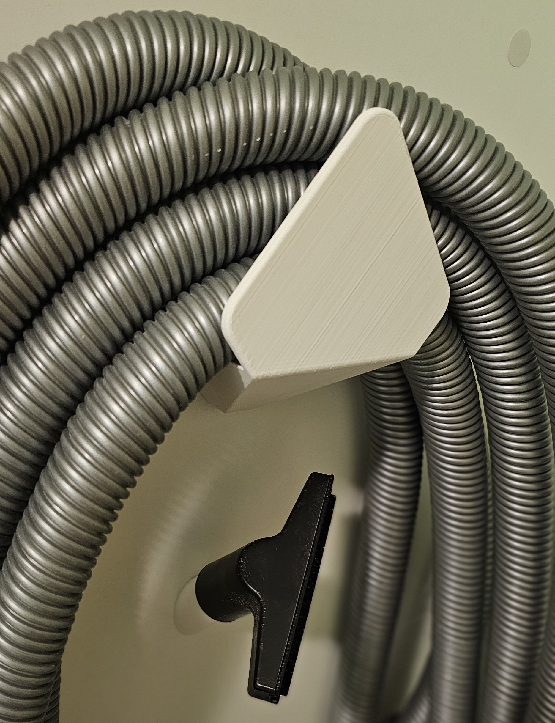 AllAway Vacuum Hose Holder by Sebastian Mayrhuber Download free STL model
