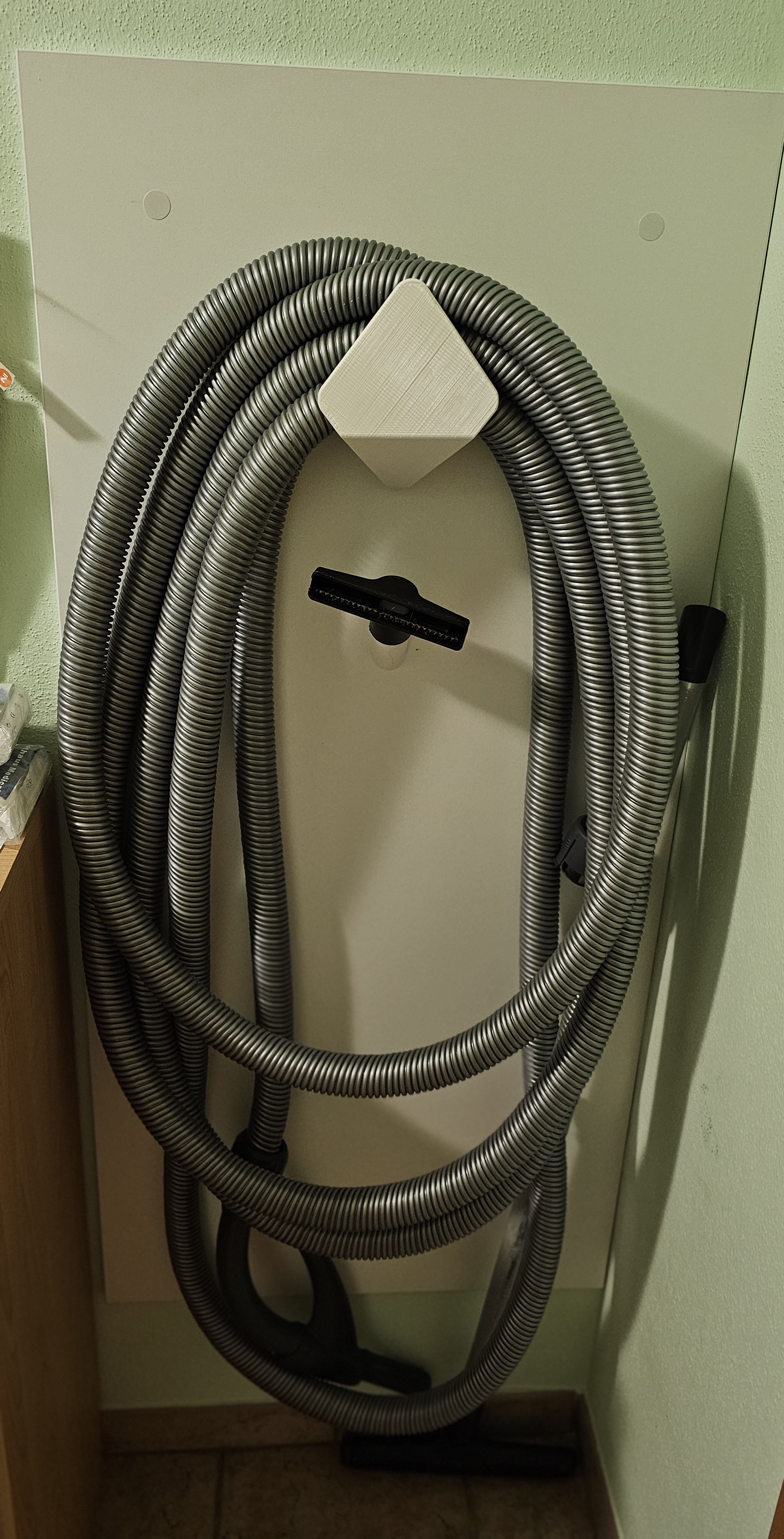 AllAway Vacuum Hose Holder by Sebastian Mayrhuber Download free STL model