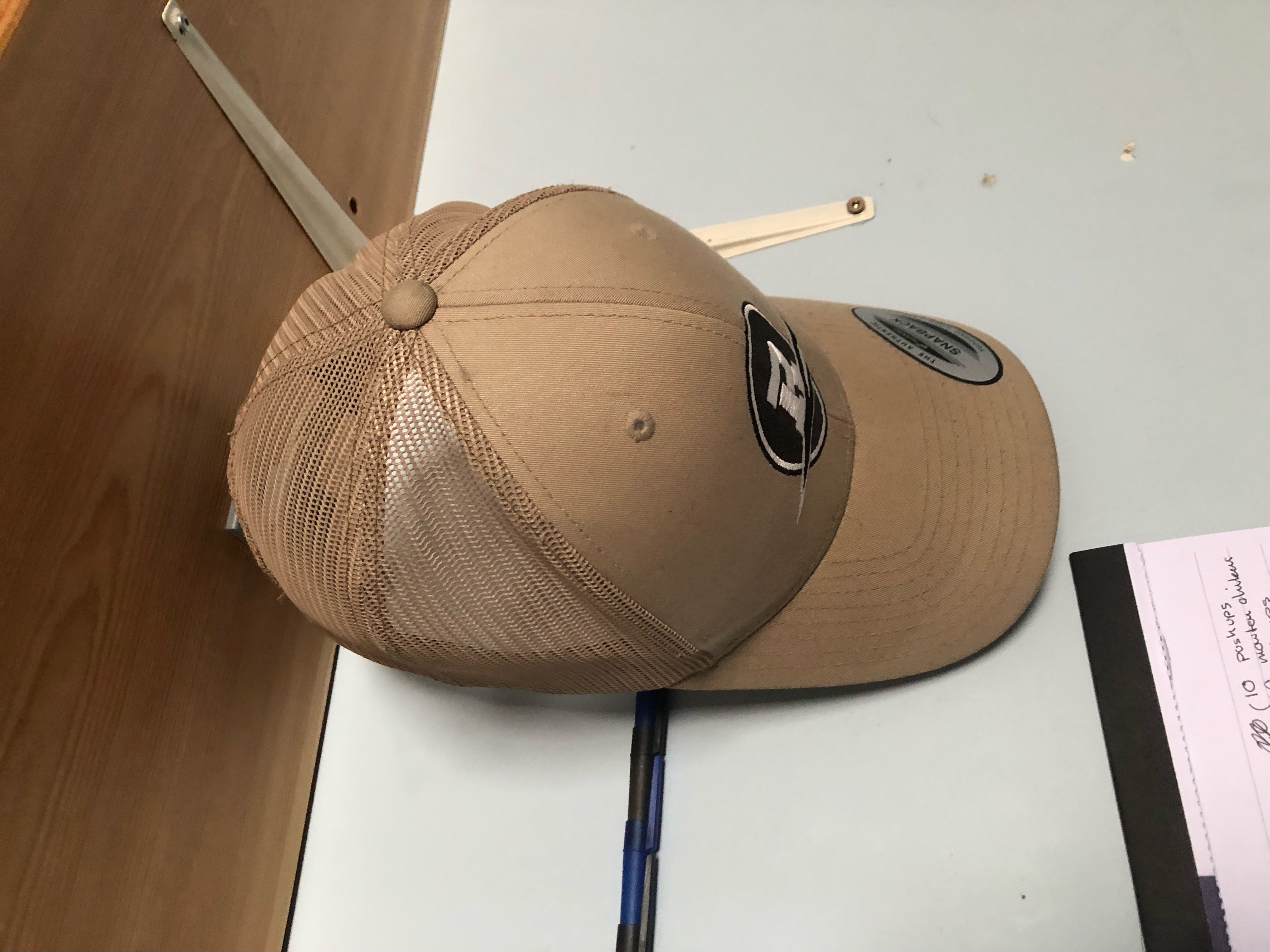 Miniatura 2 do modelo 3D Under Shelf Hat Holder