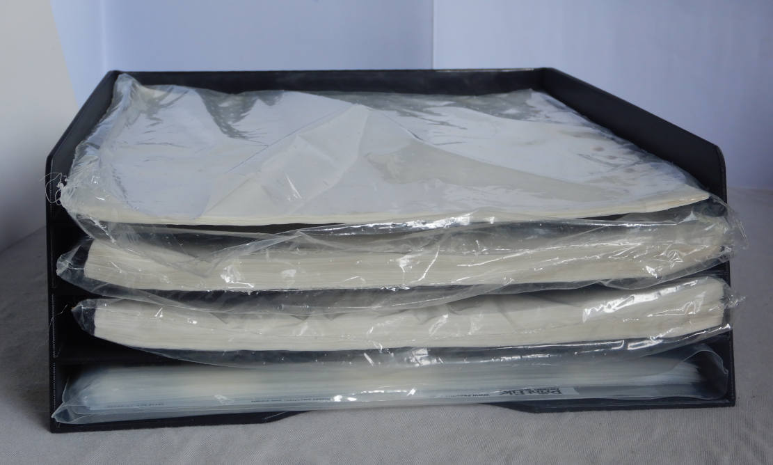 Ablage für Negativhüllen 4 Fächer, Storage for negative sleeves, 4 compartments; B 270, T 320, H 100
