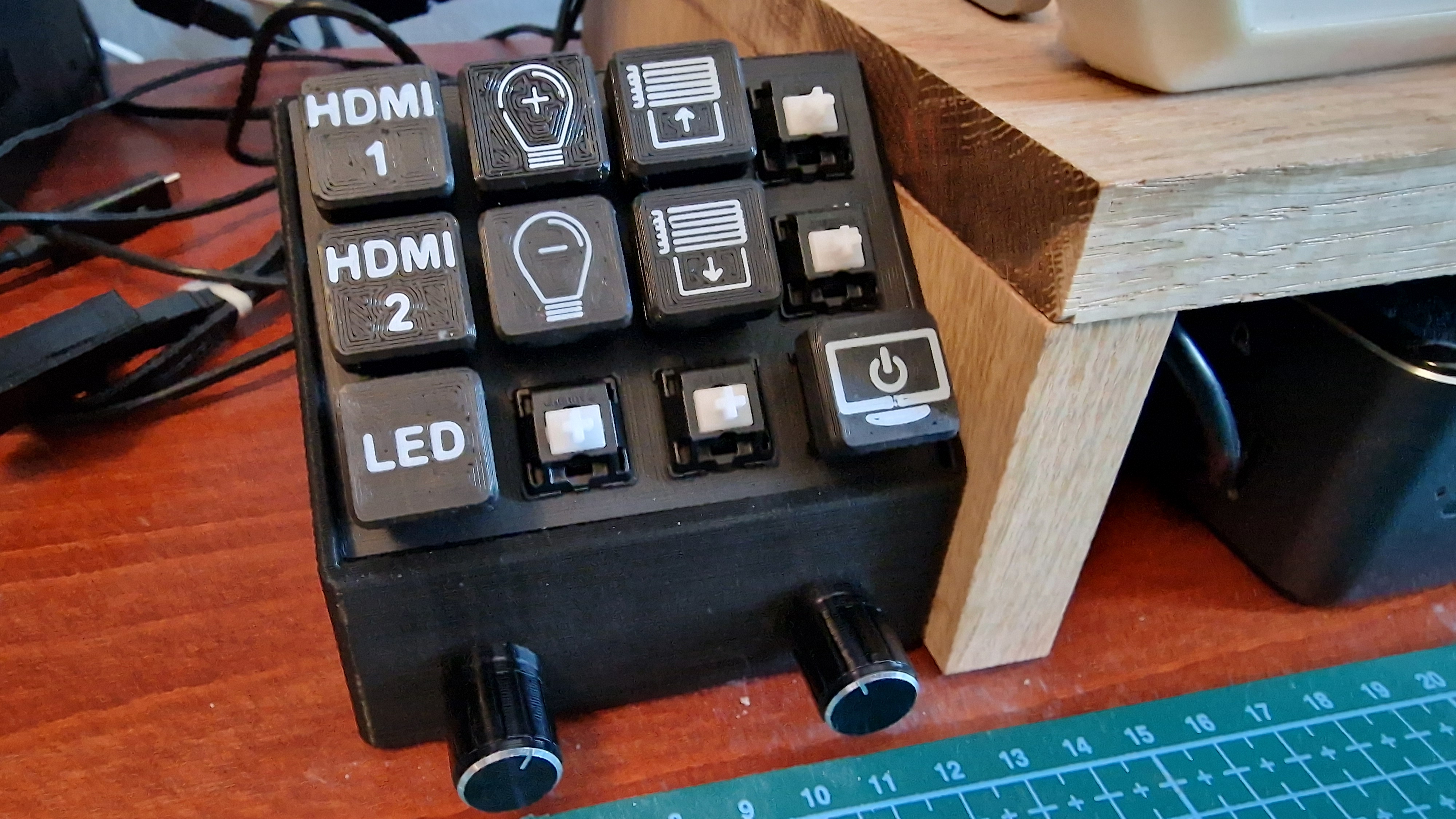 Stream Deck/ Marco Keyboard with Volume Control