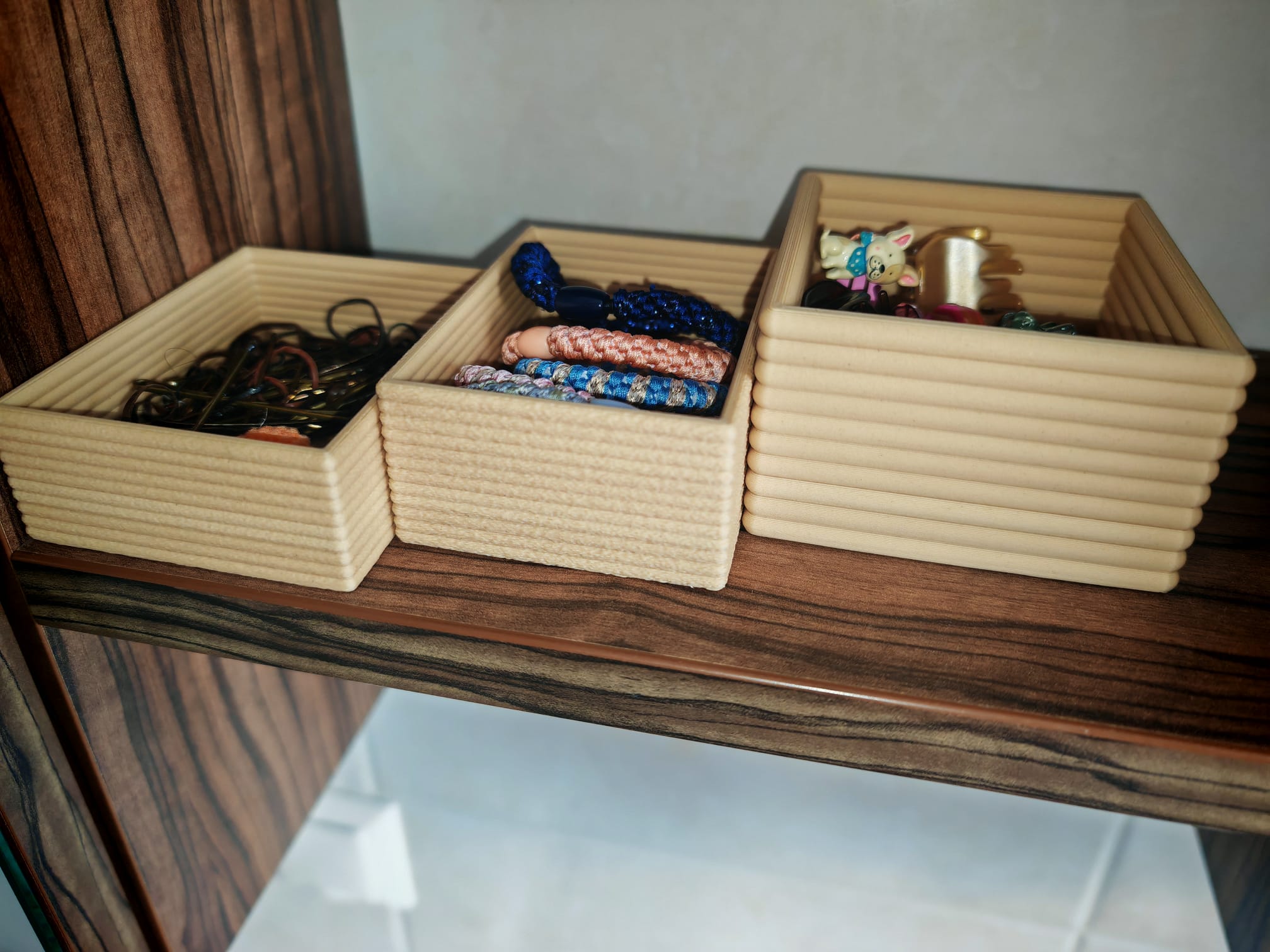 Woodfill experiment: Design box for hair utensils