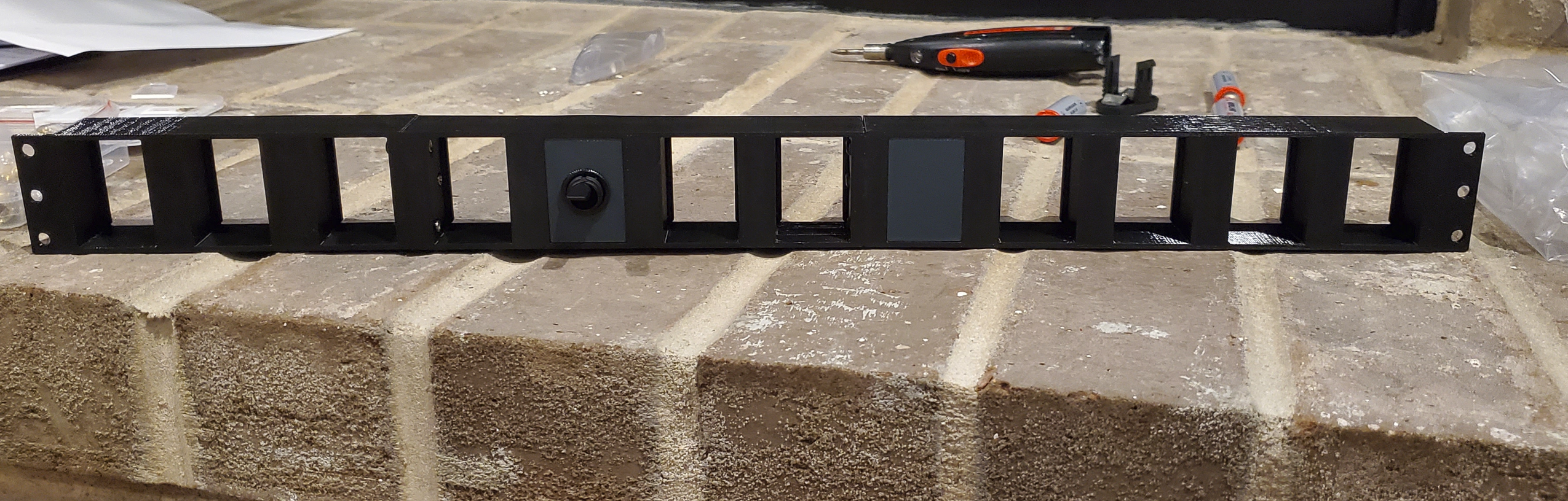 Miniatura 2 do modelo 3D Rack mounted toggle switch case