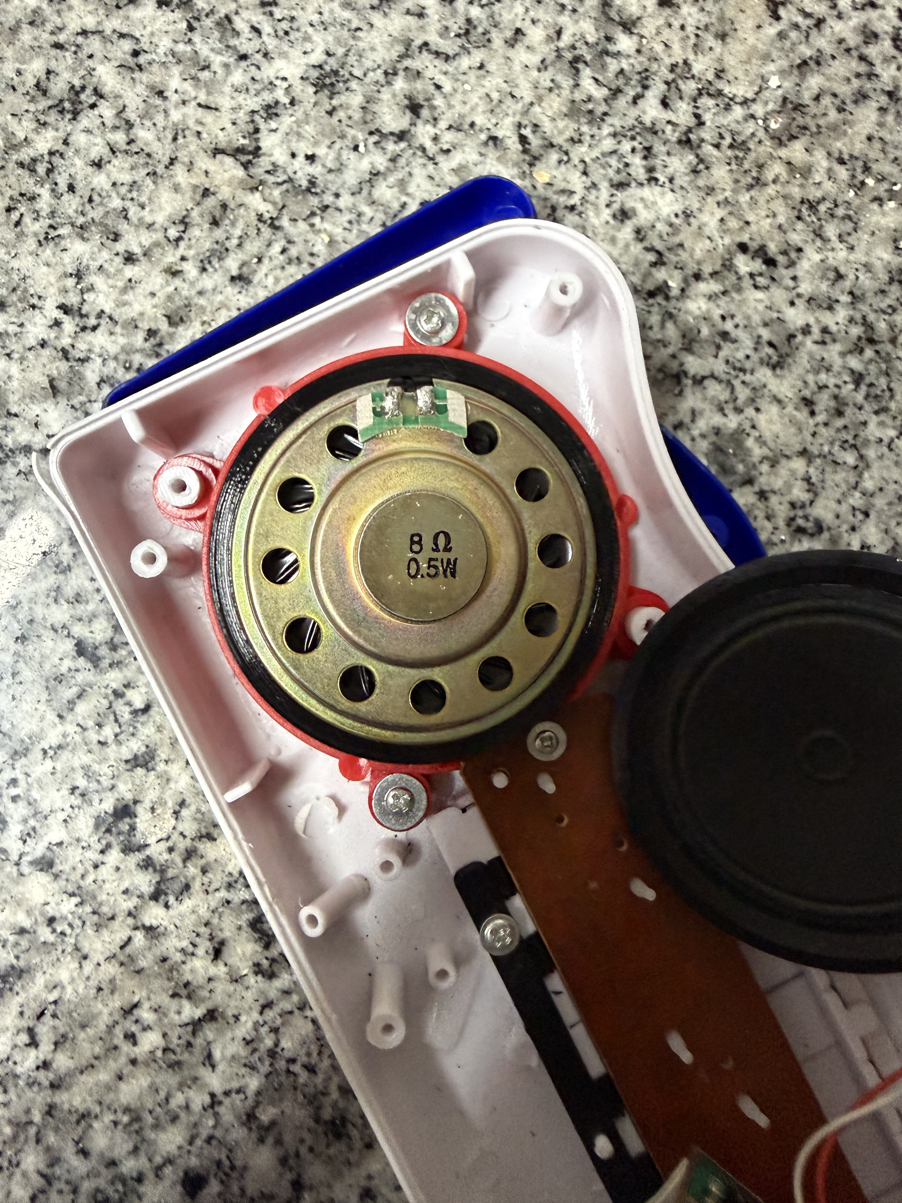 Mini speaker bracket reduction 56mm->46mm