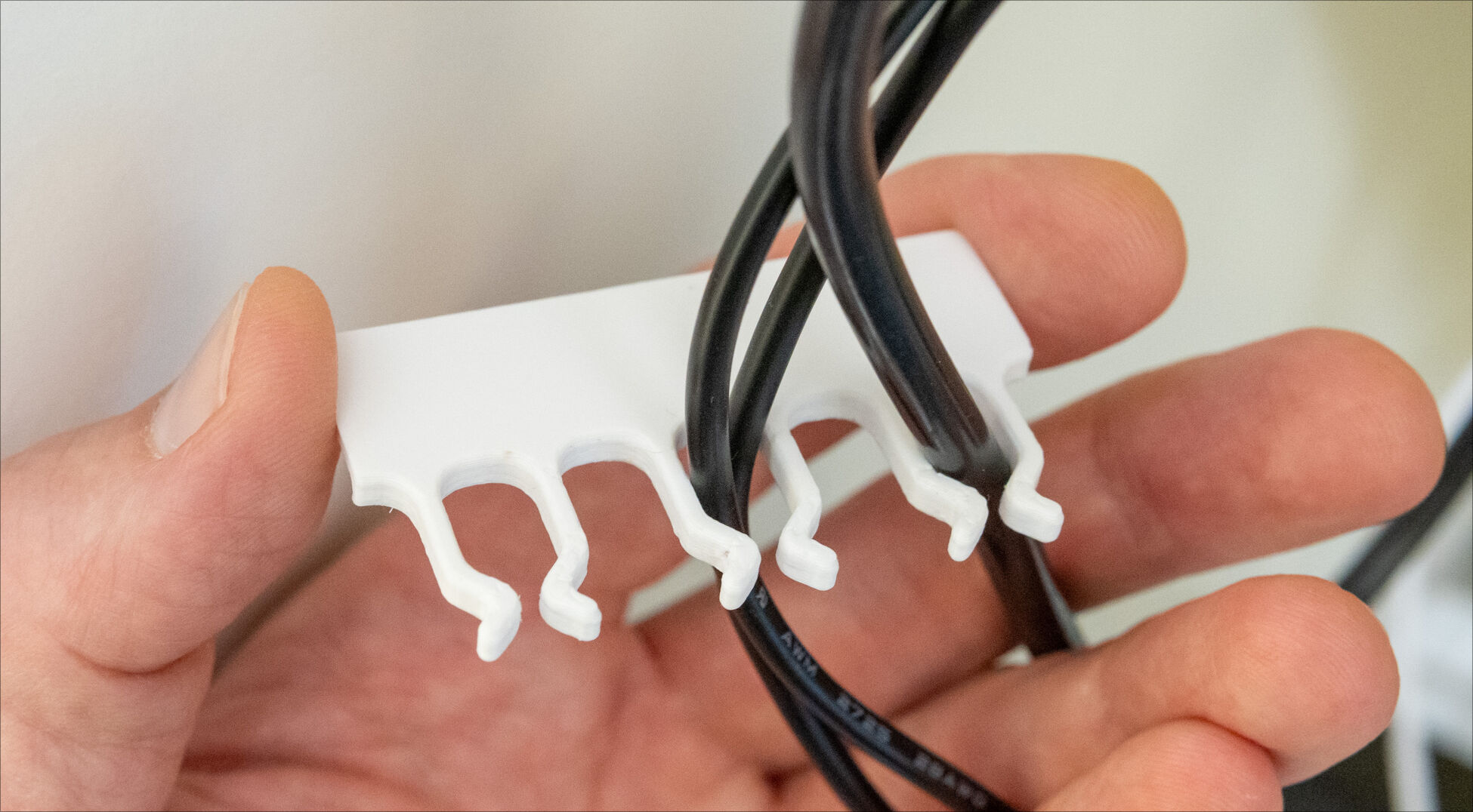 Miniatura 2 do modelo 3D Table Cable Clip
