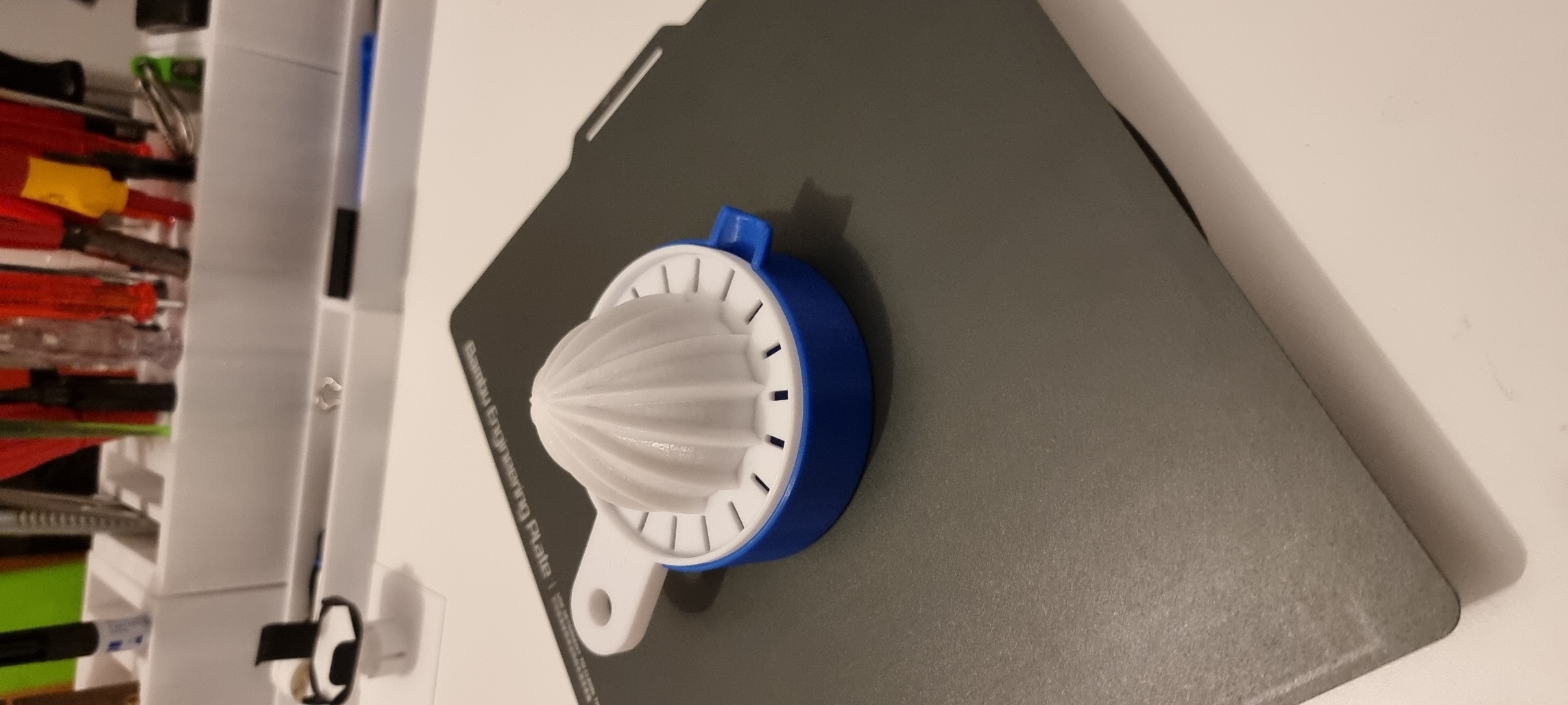 Simple lemon squeezer