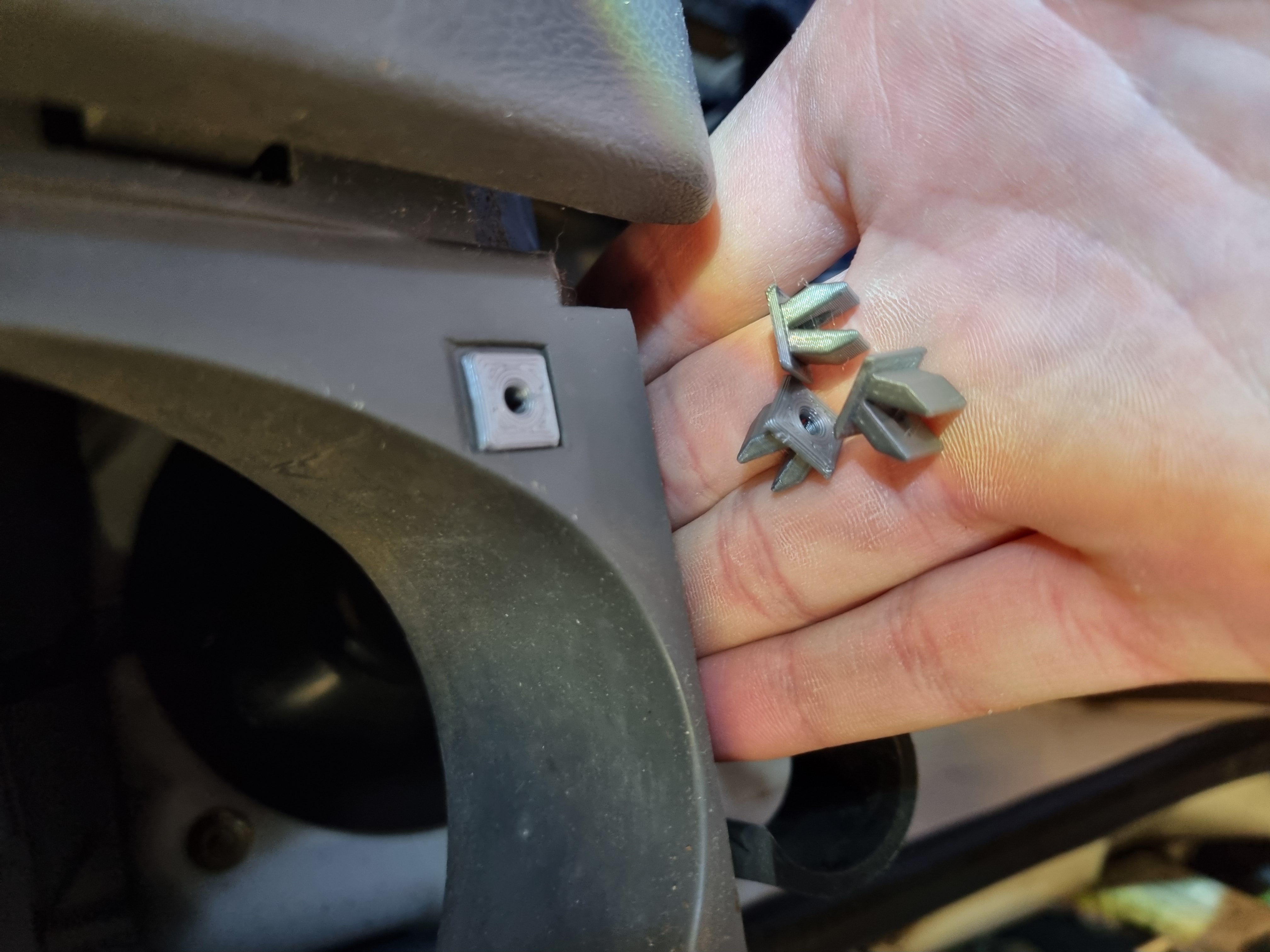Subaru sambar speaker screw clip