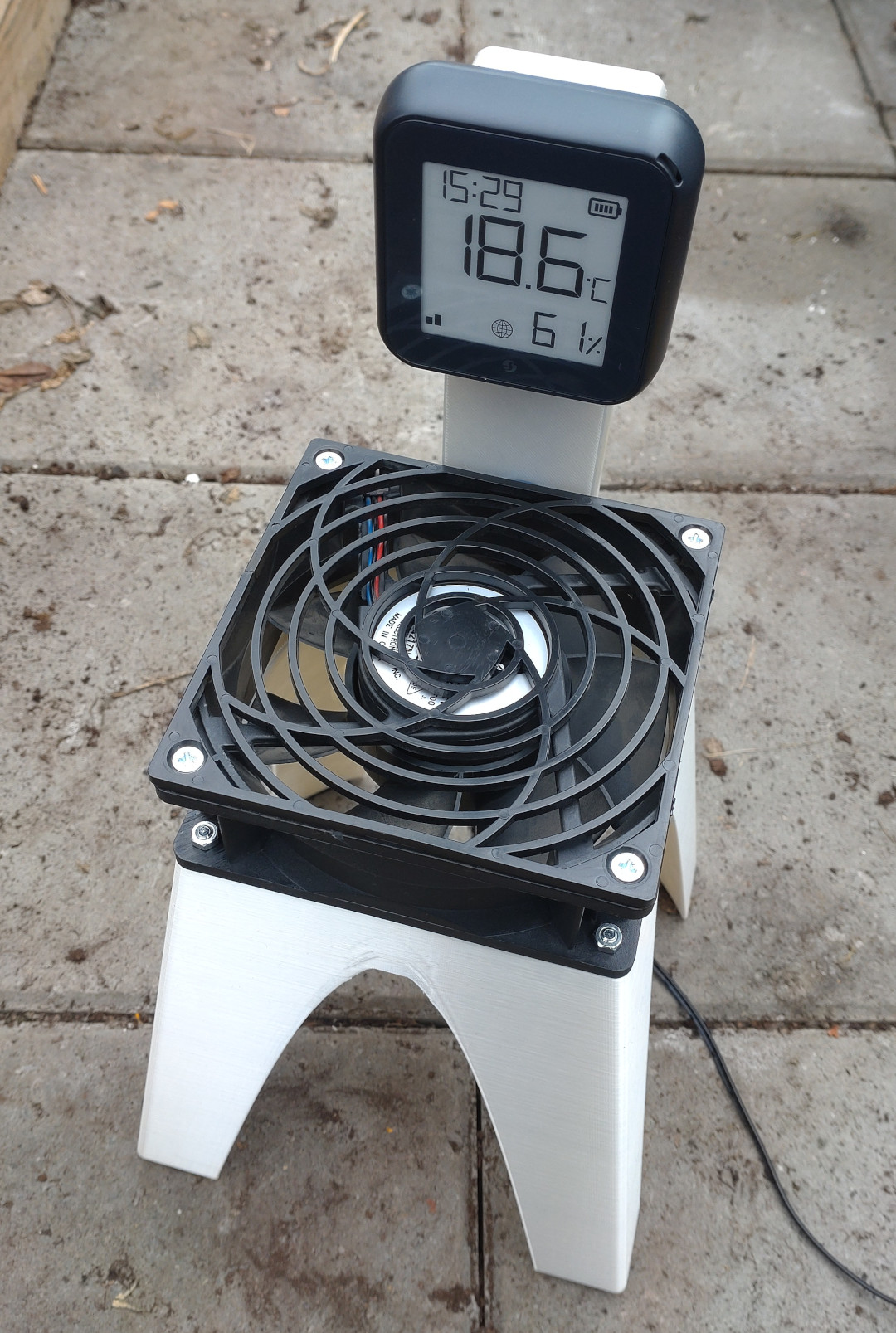 12 cm fan stand with thermometer 3D model