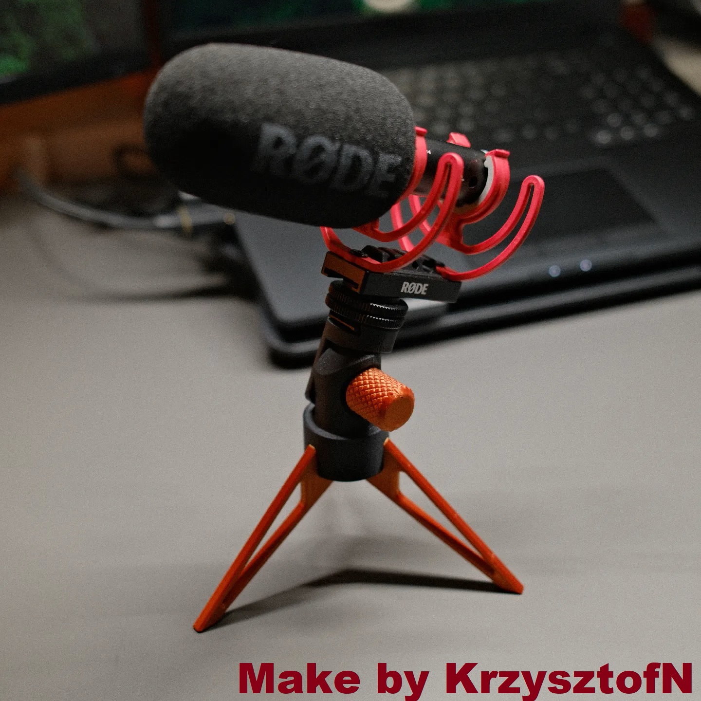 Hot shoe microphone tripod holder