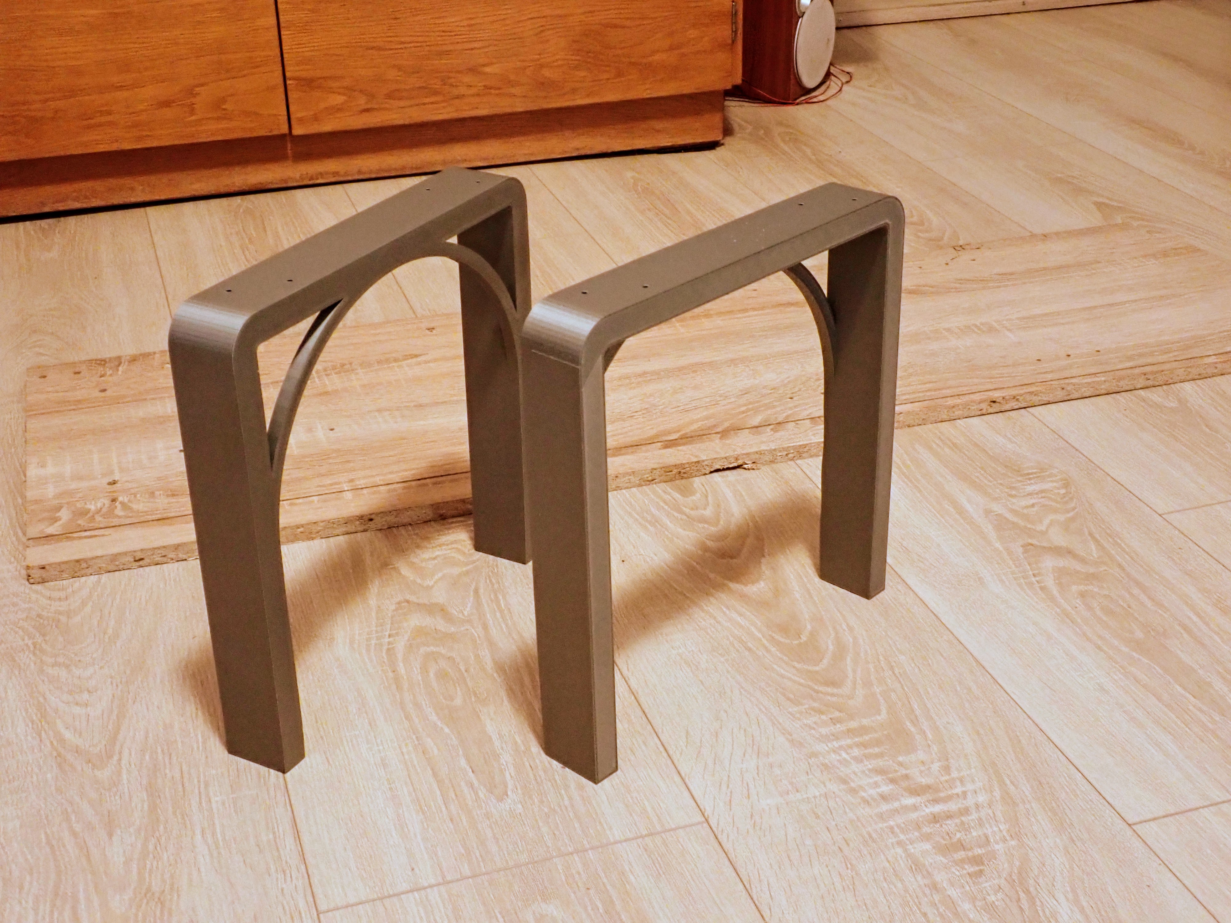 Shelf legs