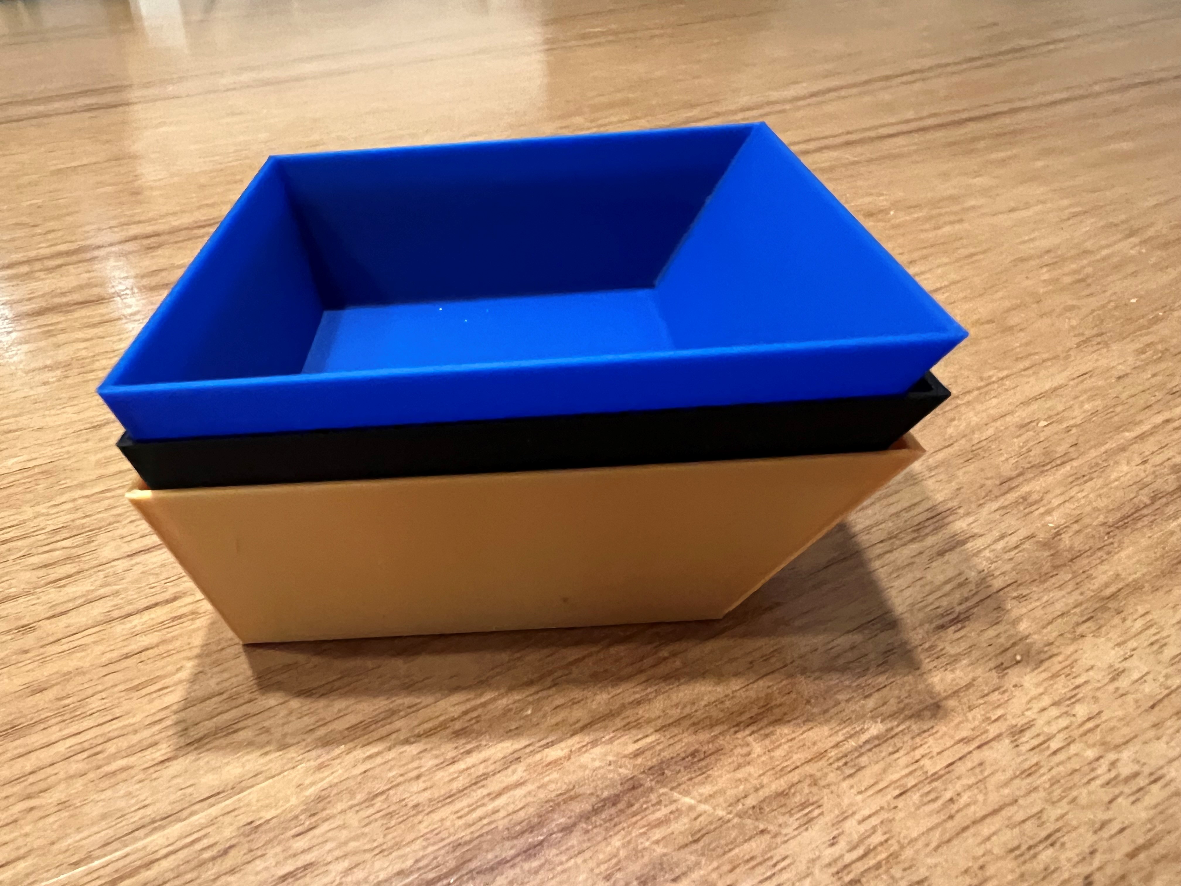 Miniatura 2 do modelo 3D Stackable token trays