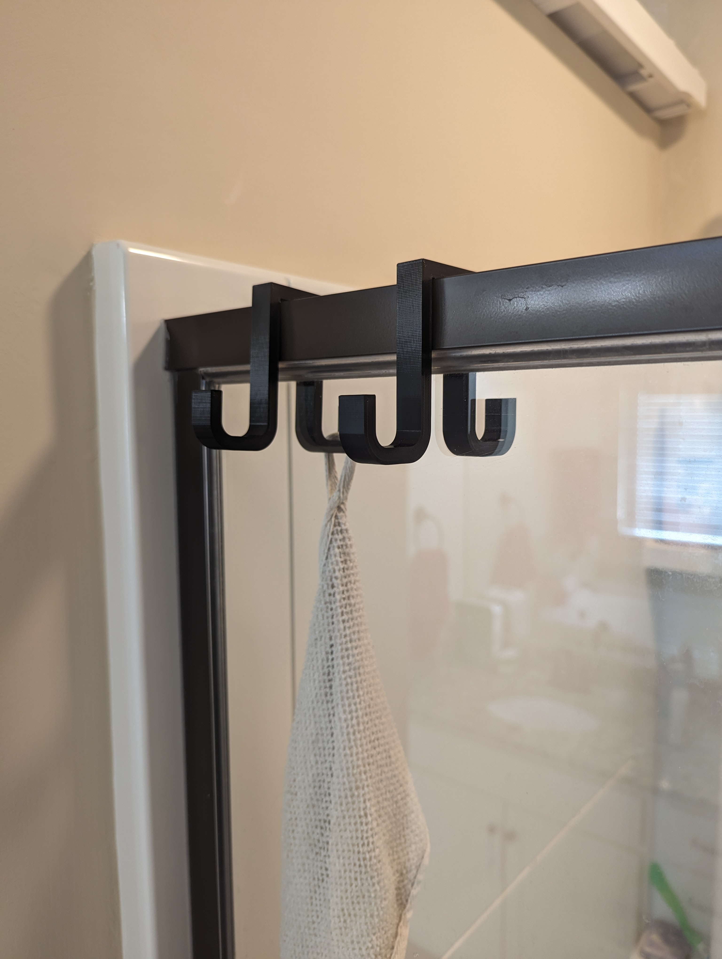 Double-Sided Shower Hook (Sturdy and Scaleable)