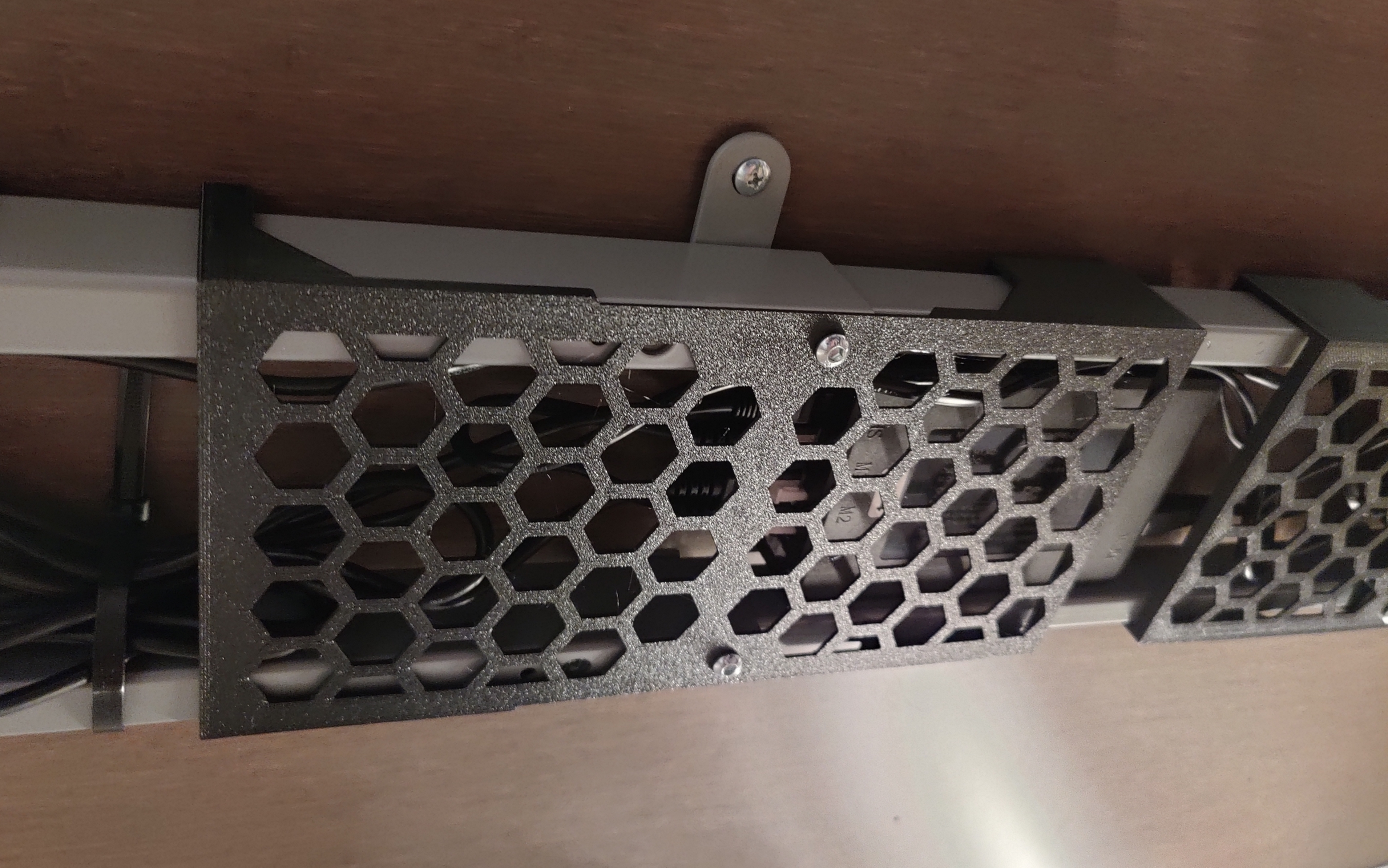 Flexispot (E7/E5) desk cable cover extended