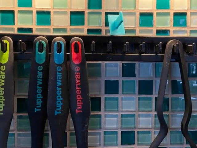 Tupperware Hook