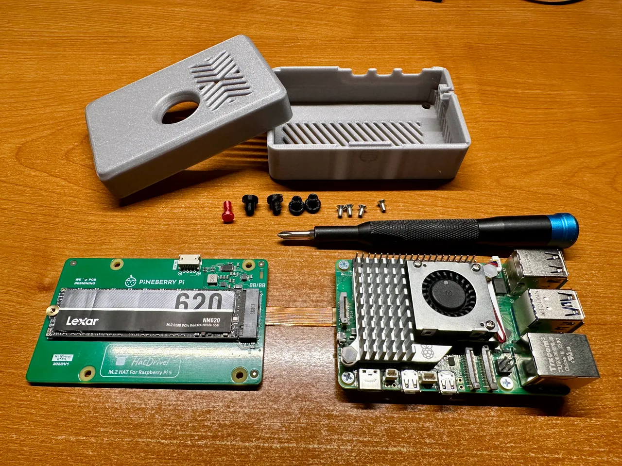 Raspberry Pi5 with NVMe hat tool-less case by Jerry Lee