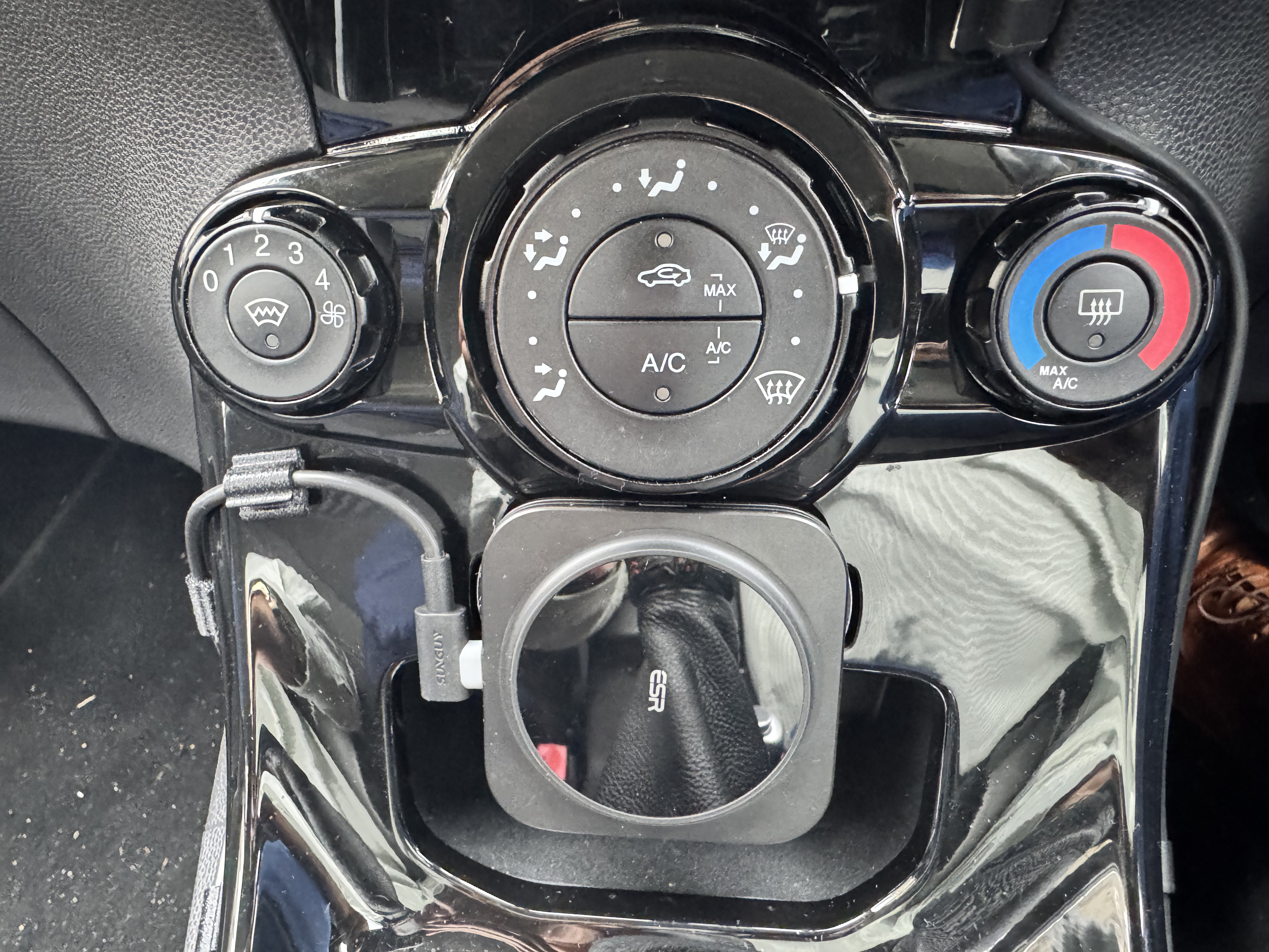 Fiesta Mk7 / Mk7.5 Card Slot MagSafe Phone Mount