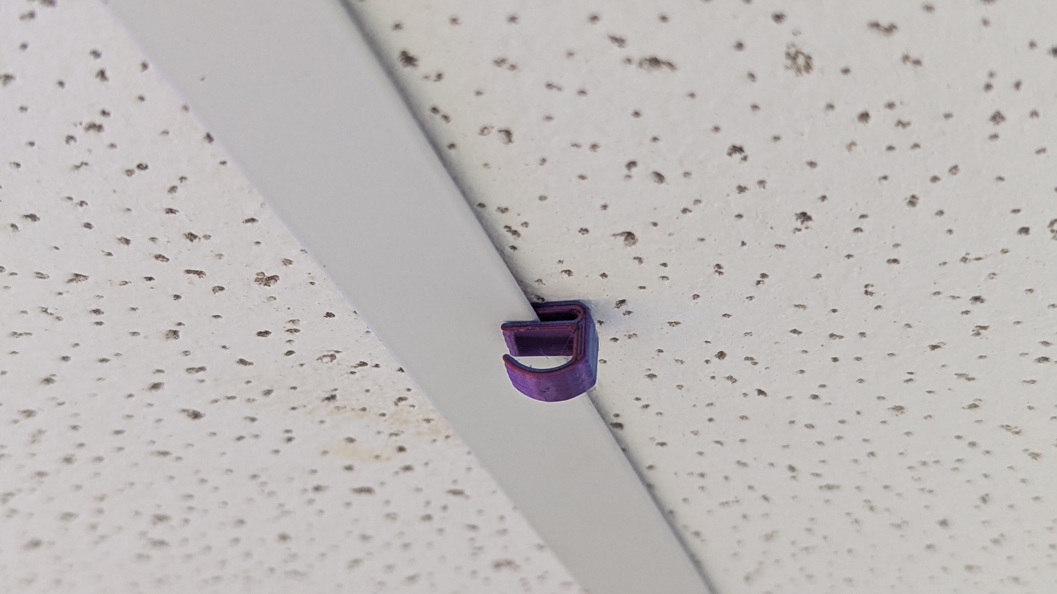 Miniatura 4 do modelo 3D Drop Ceiling Light Clip