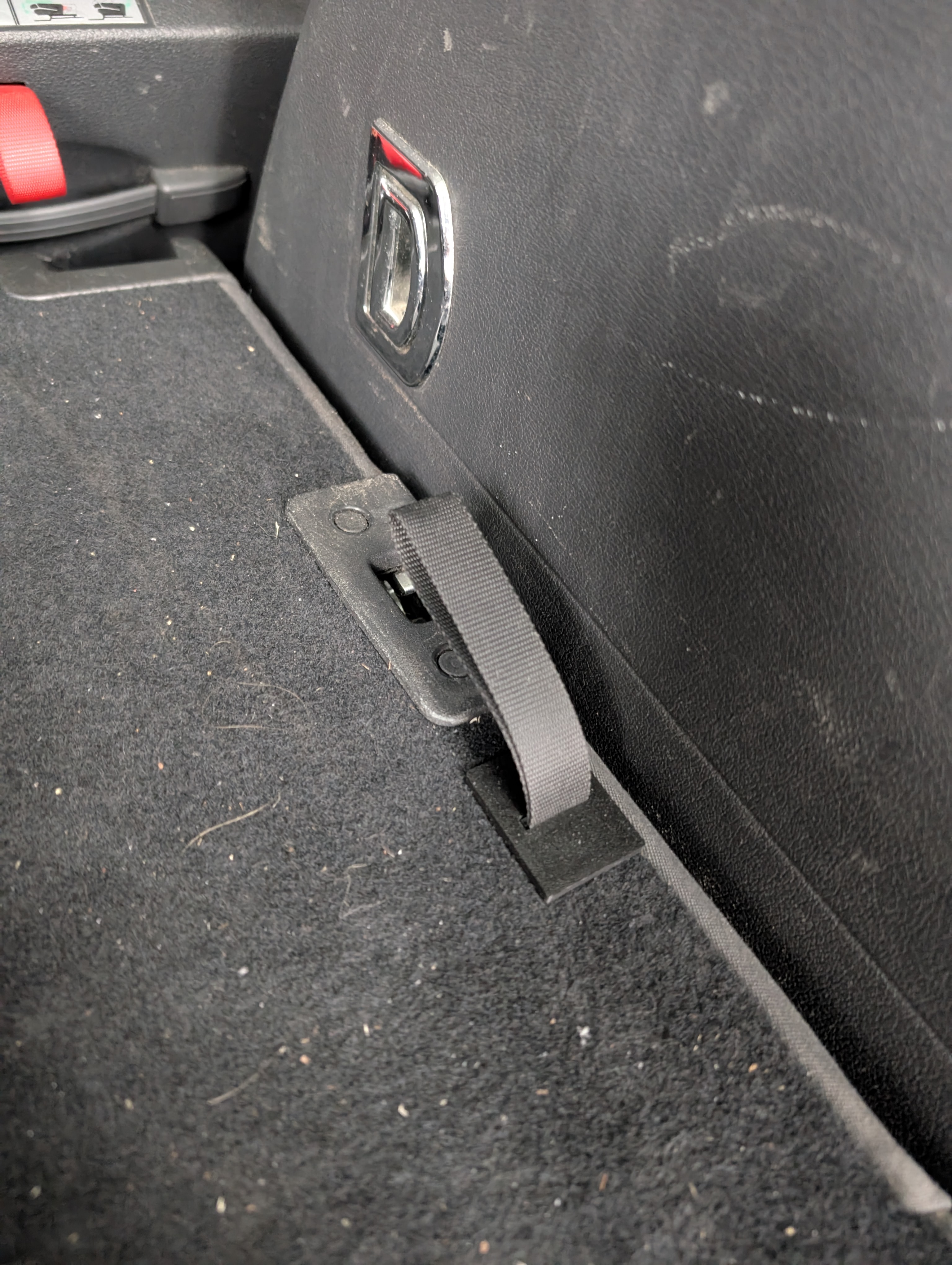VAG (VW Touran) Third Row Pull Loop Holder