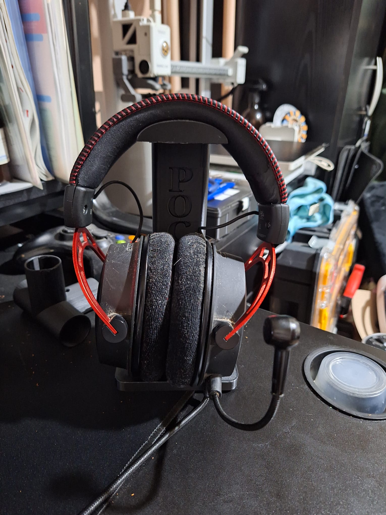 Headset stand