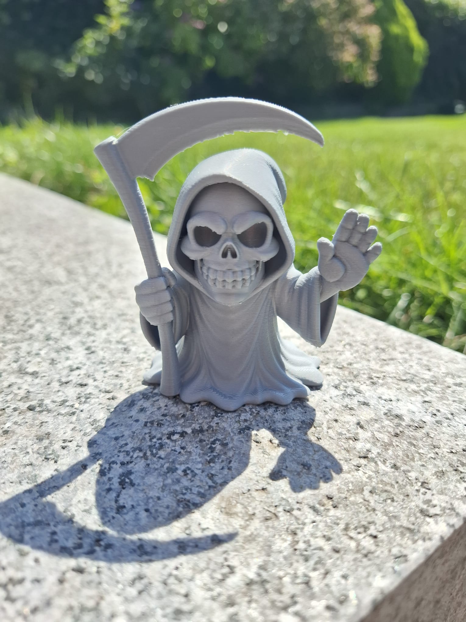 Friendly Grim Reaper – Waving Scythebearer