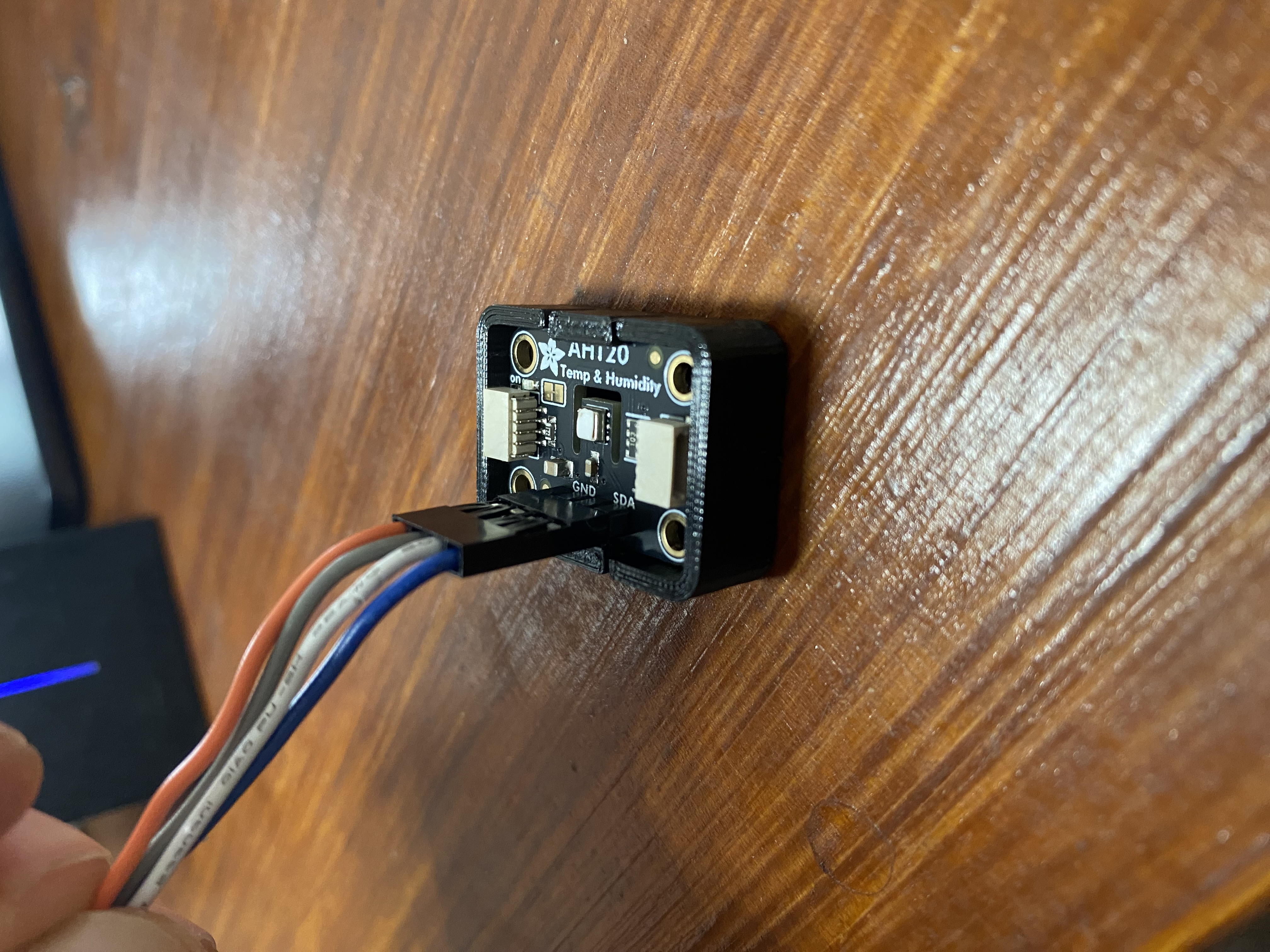 Adafruit AHT20 Screwless Mount - 4mm clearance hole for one screw