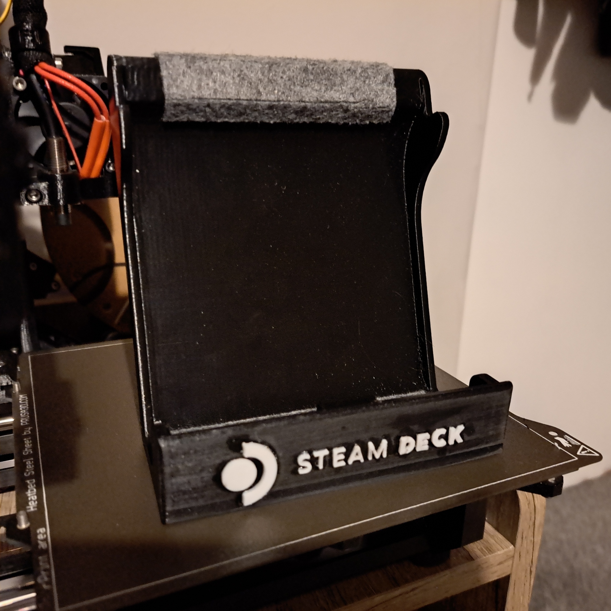 Steam Deck Vertical Stand (For Taté / Arcade Mode, or Lying in Bed)