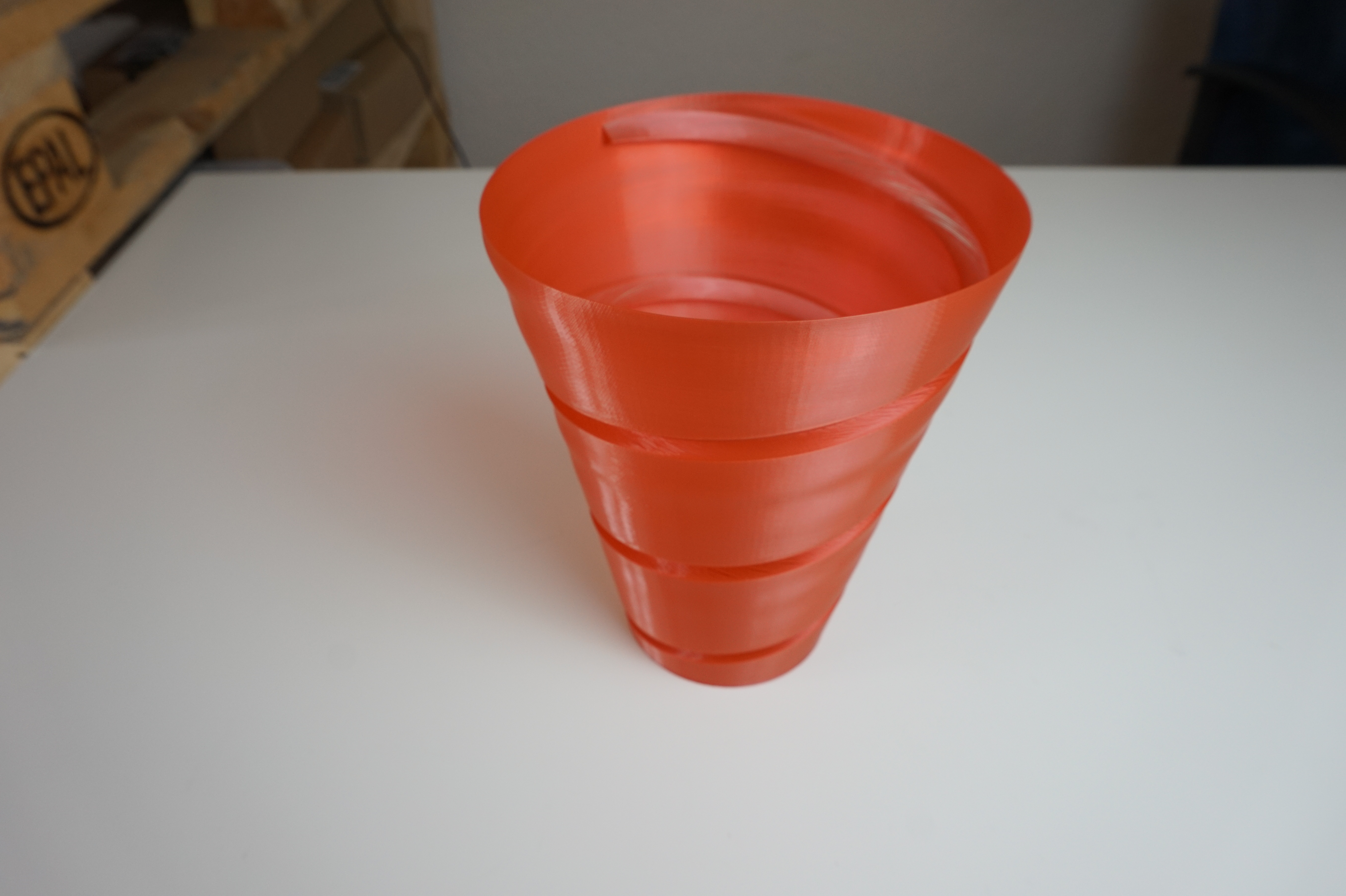Bugged threaded Vase