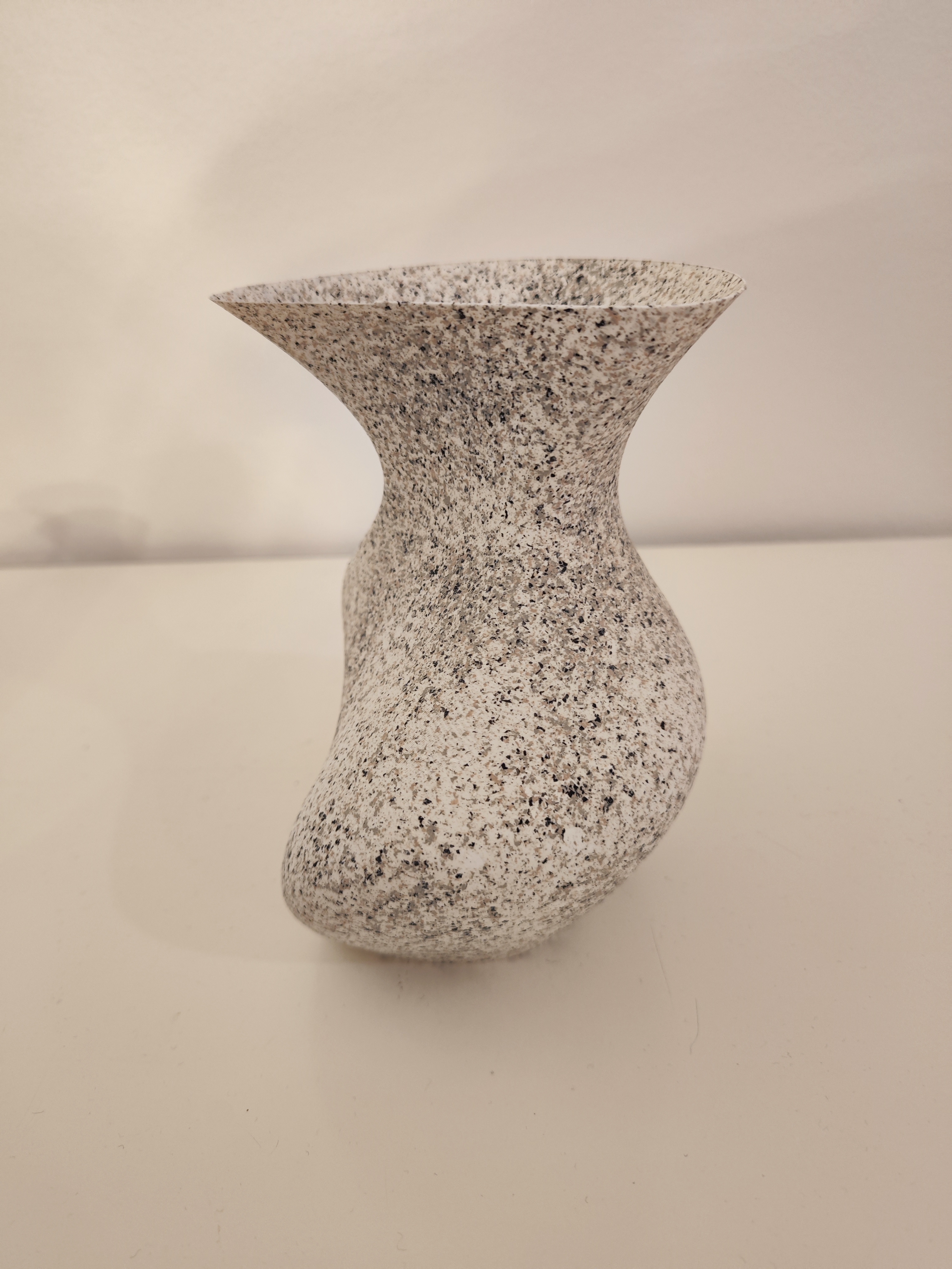 Miniatura 2 do modelo 3D Abstract Vase
