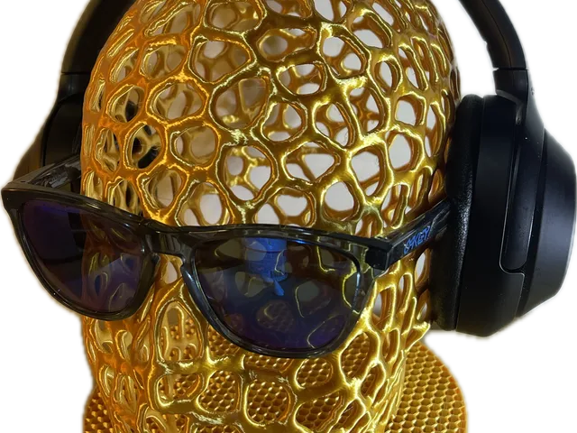Voronoi Head - helmet or headphone holder
