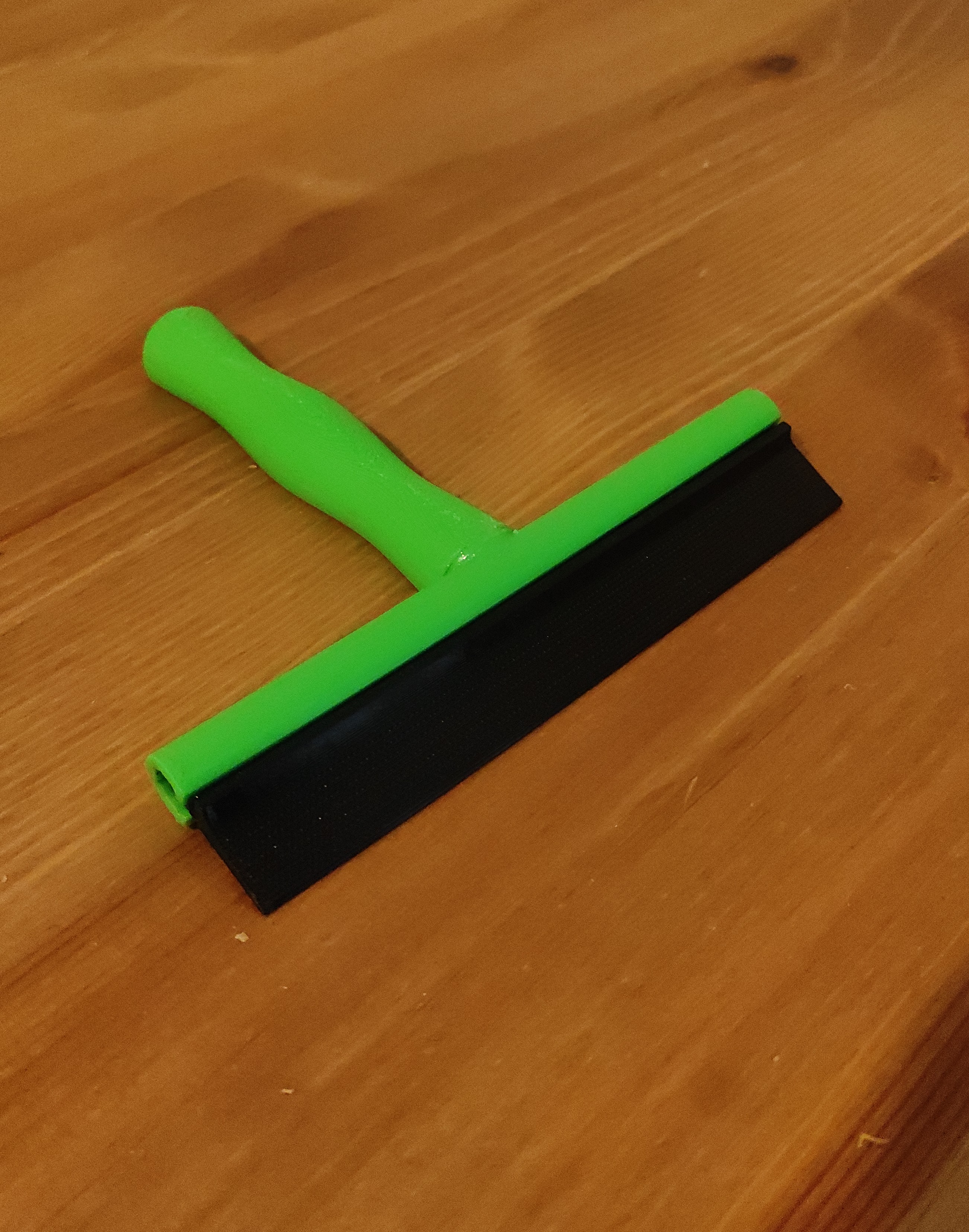 Small window wiper with TPU lip