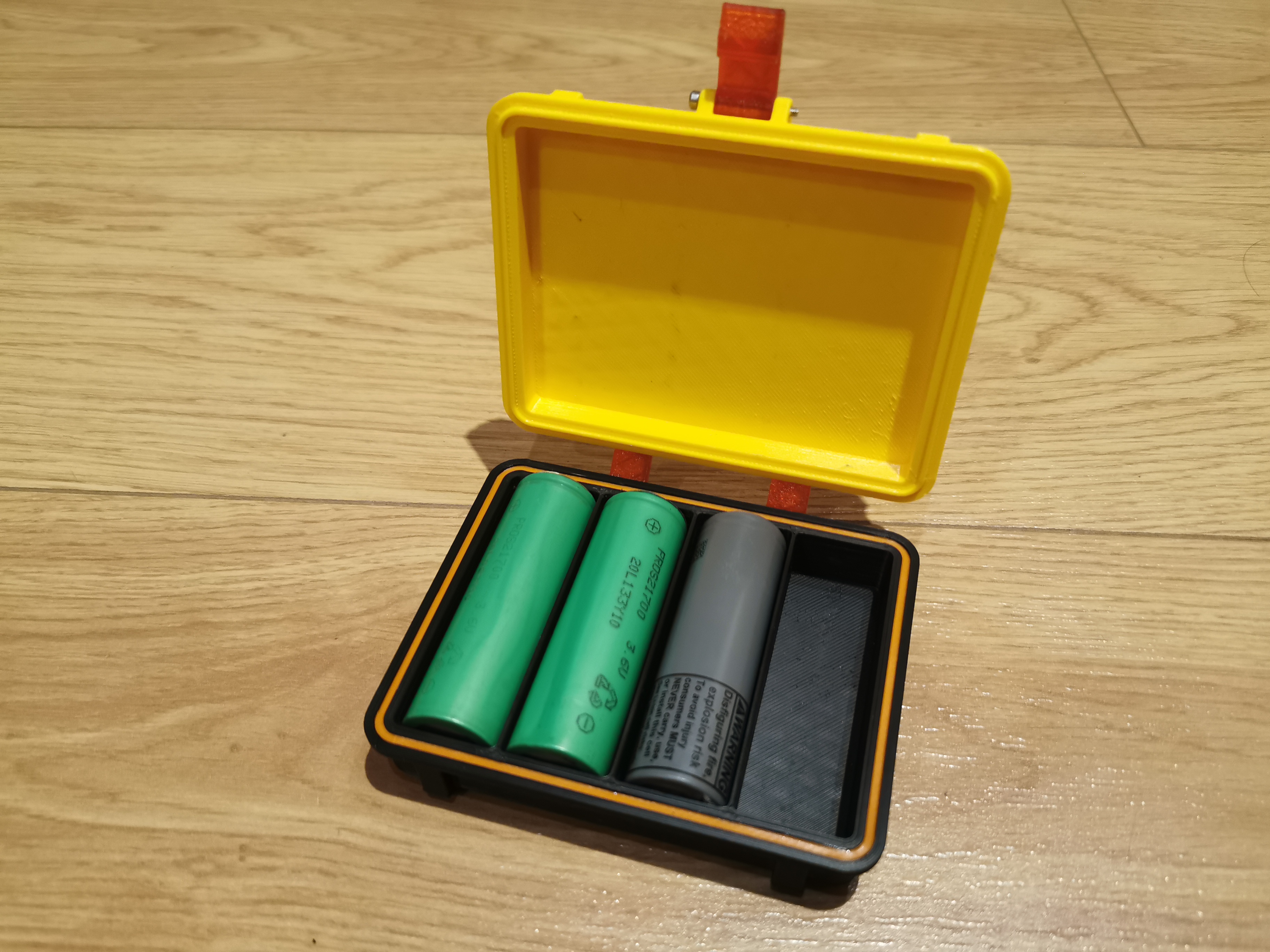 Battery case 21700x4