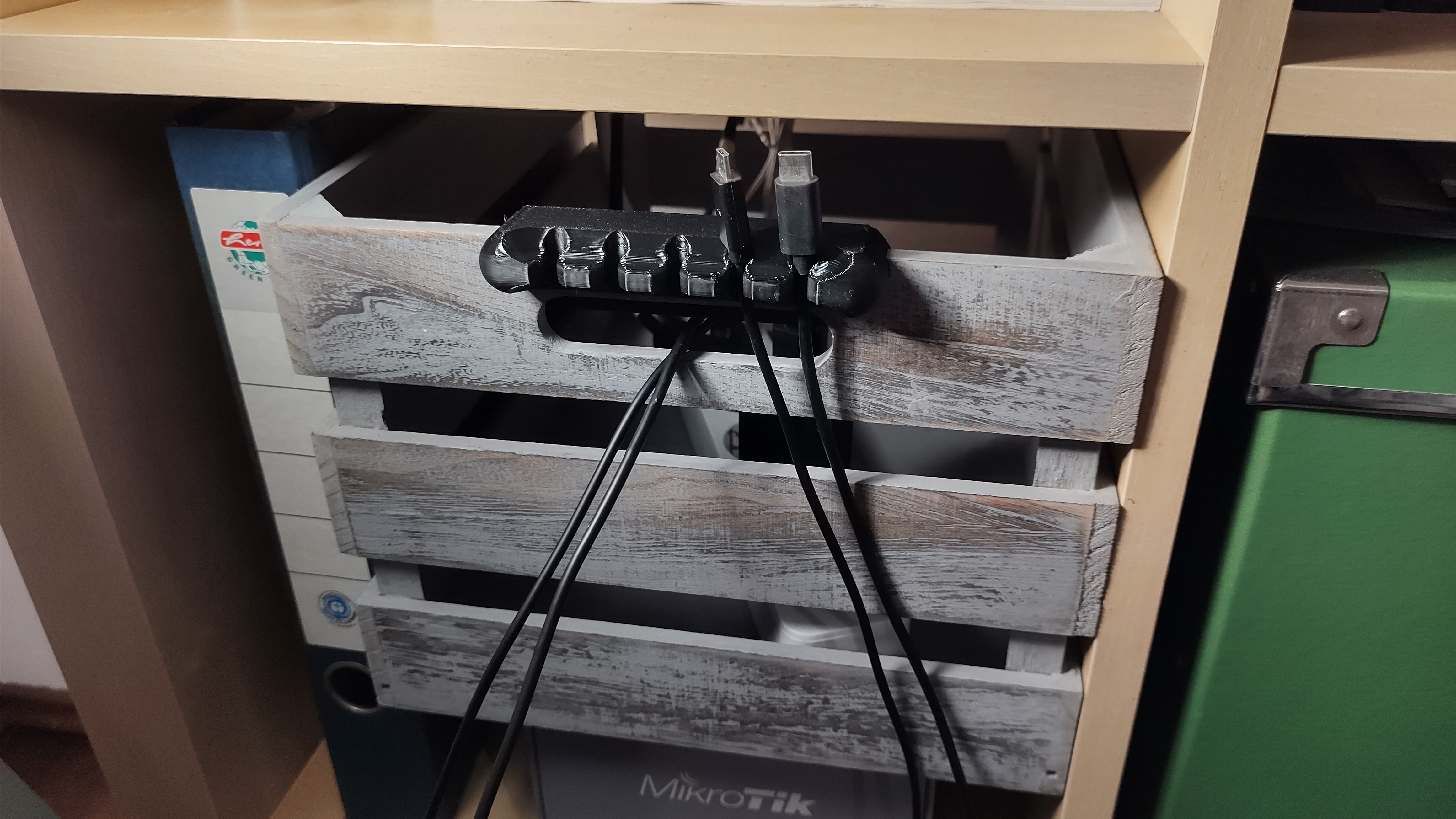 Miniatura 2 do modelo 3D Cable Holder - Clip On