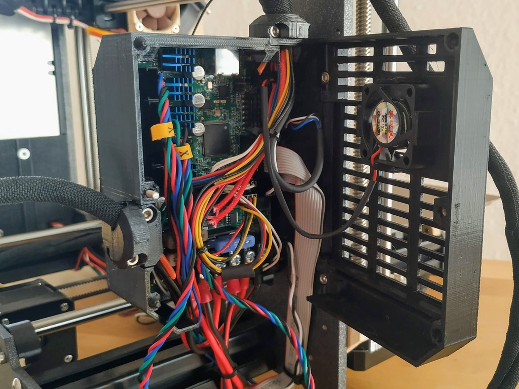 Mirrored Einsy Case for Prusa Mk3 (with heatsink window) by Zen3Dlab ...