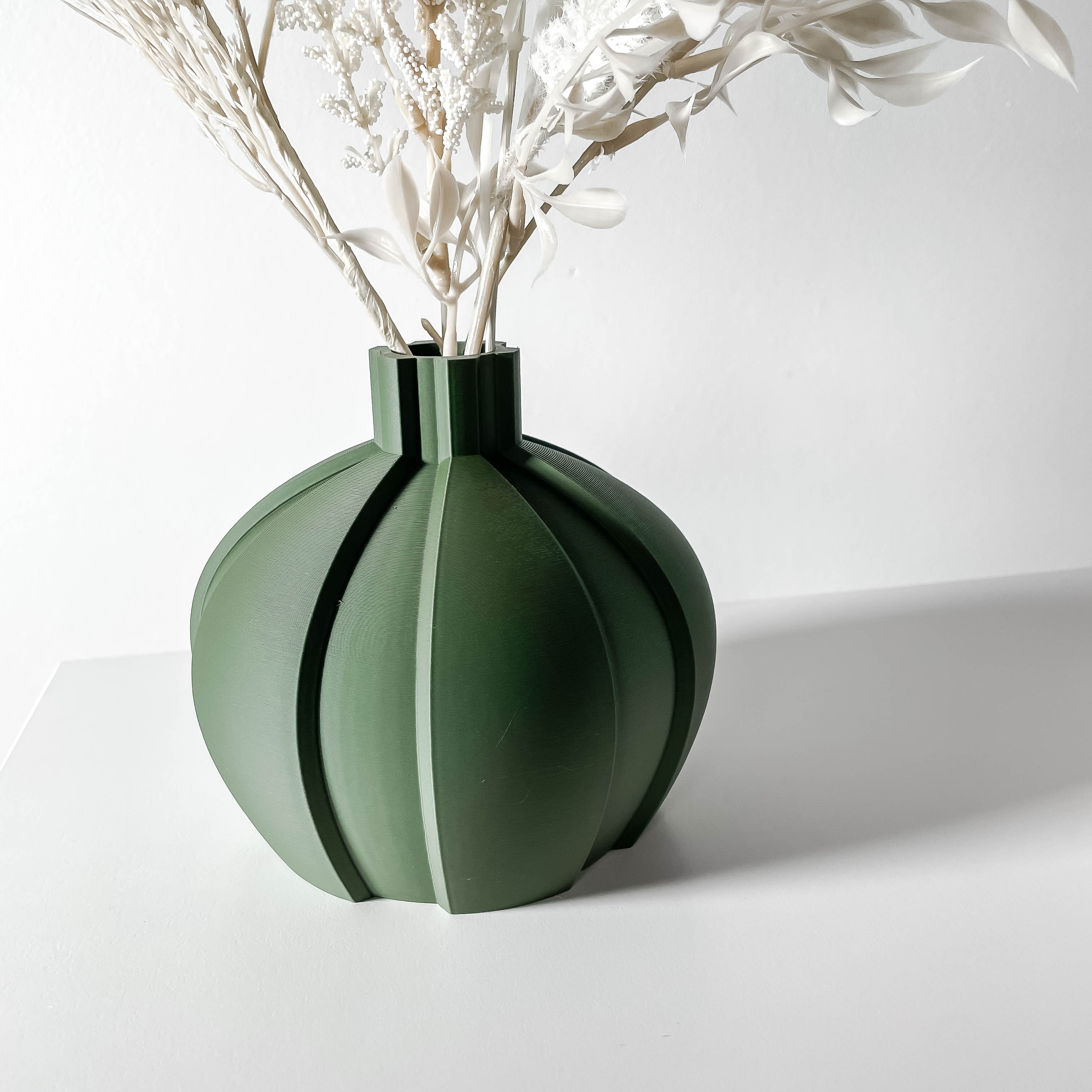 The Yomu Short Vase, Modern and Unique Home Decor for Dried and Preserved Flowers by Terra de ...