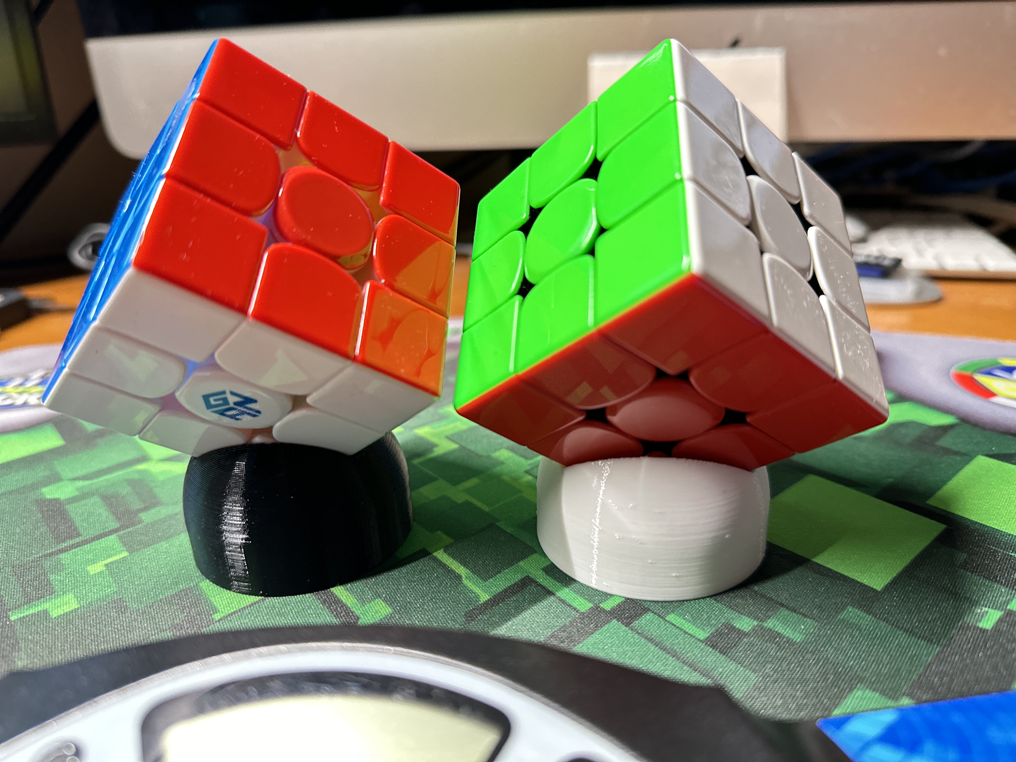 Speed Cube desktop holder