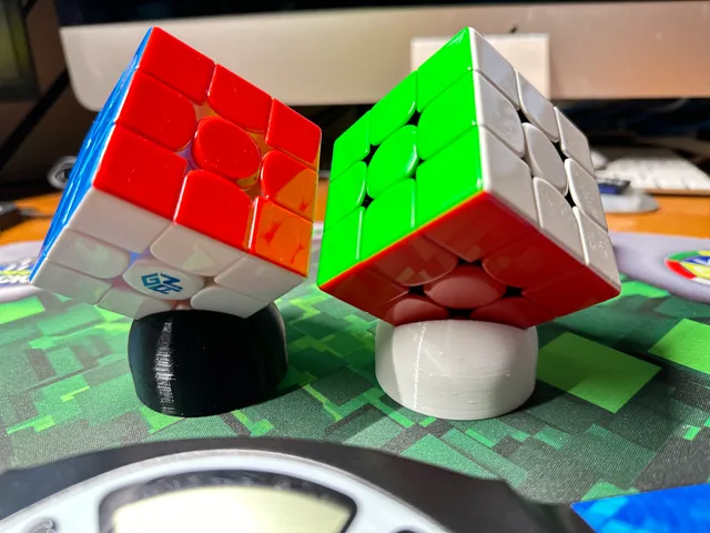 Speed Cube desktop holder