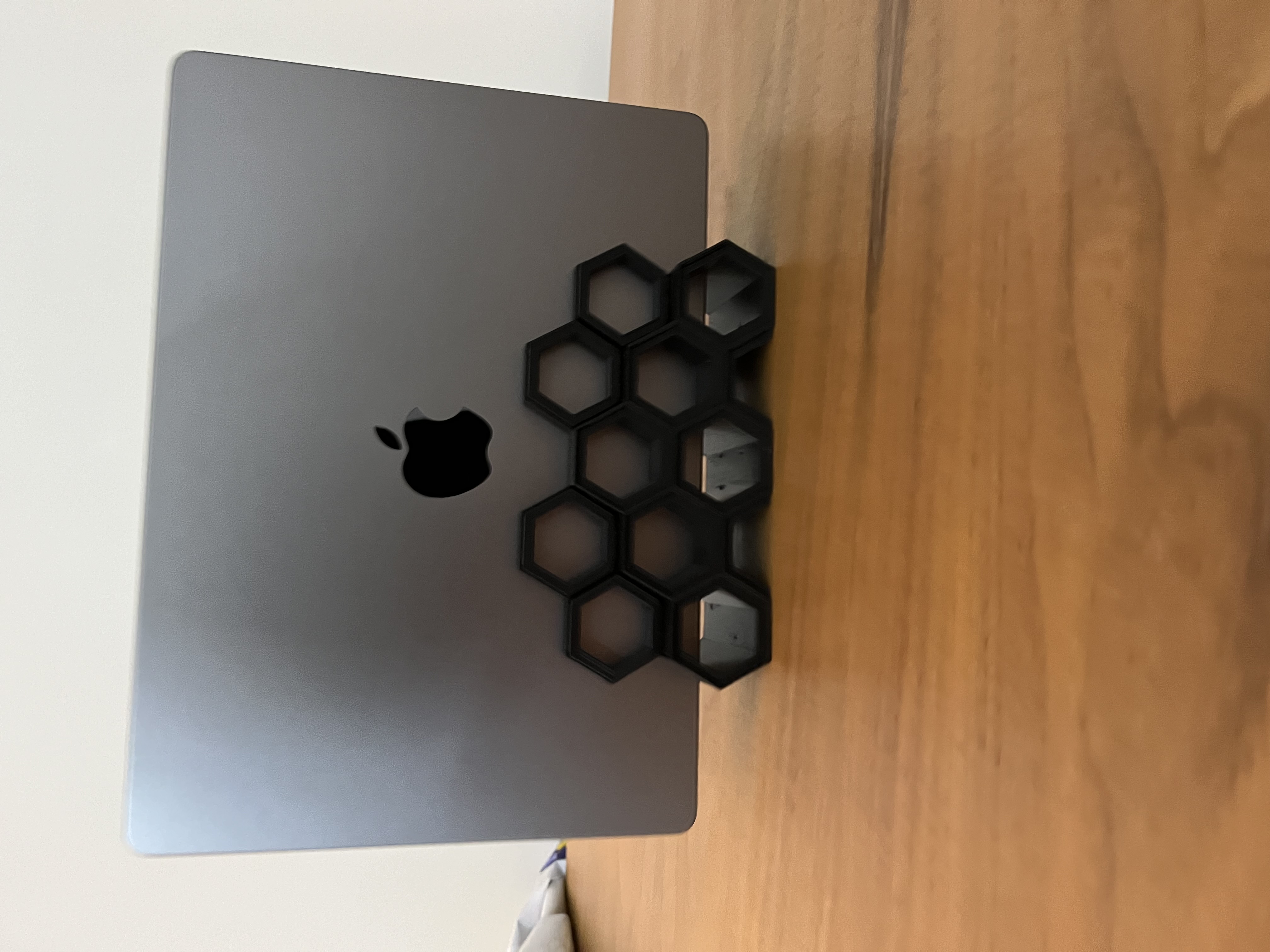 Vertical Honeycomb Laptop Stand for Macbook Pro