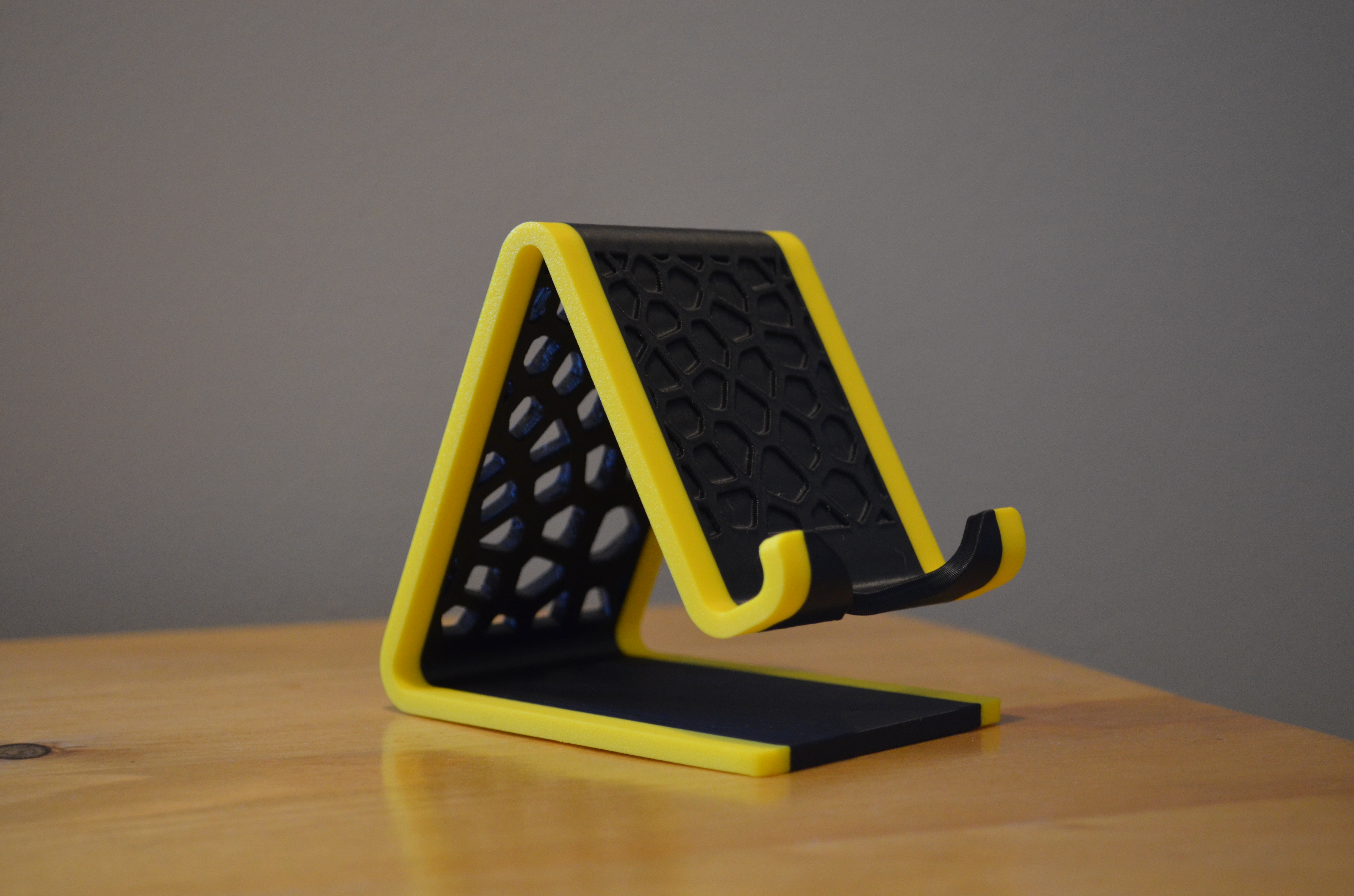 Voronoi Mobile Phone Stand V3 (No supports!)