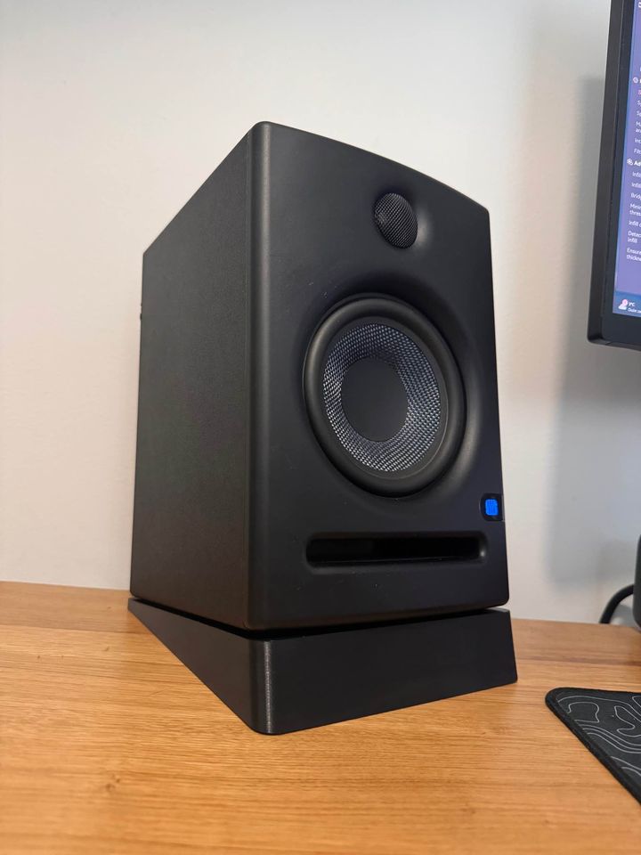 Presonus ERIS E5 Studio Monitor Stand by Mikołaj Szczepka Download