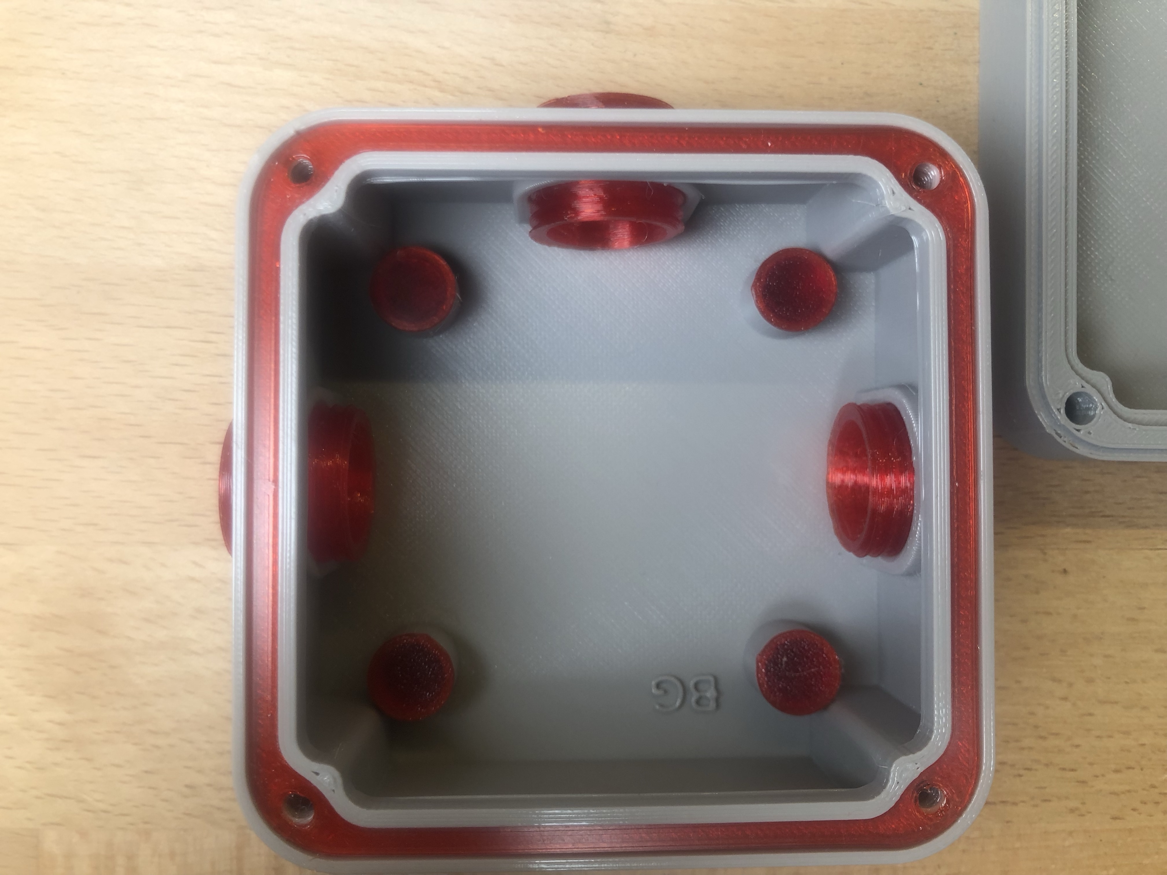 Junction box with three inputs and printable gaskets by Bruno Germany