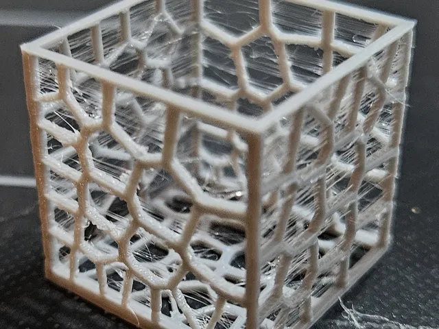 Voronoi Calibration Cube