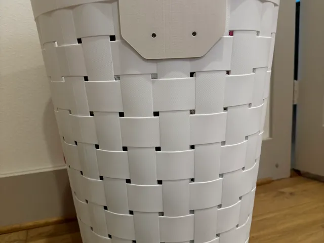 Laundry basket handle