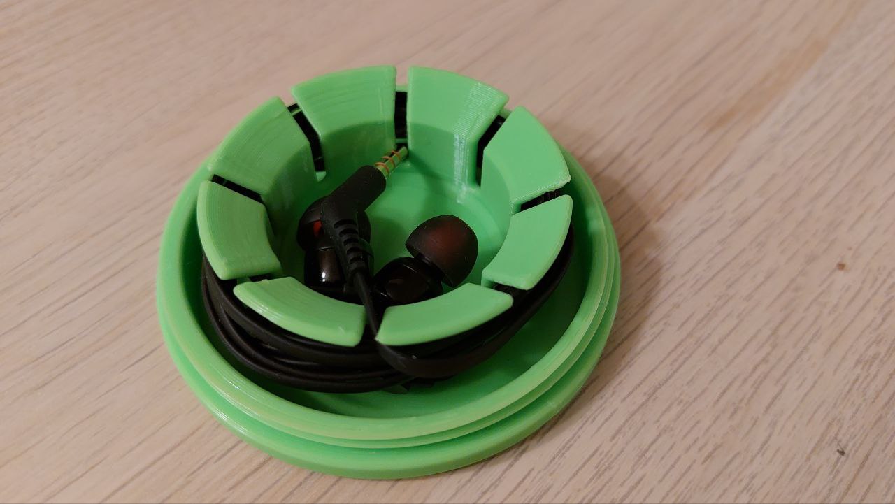 Earbuds / headphones / headset case
