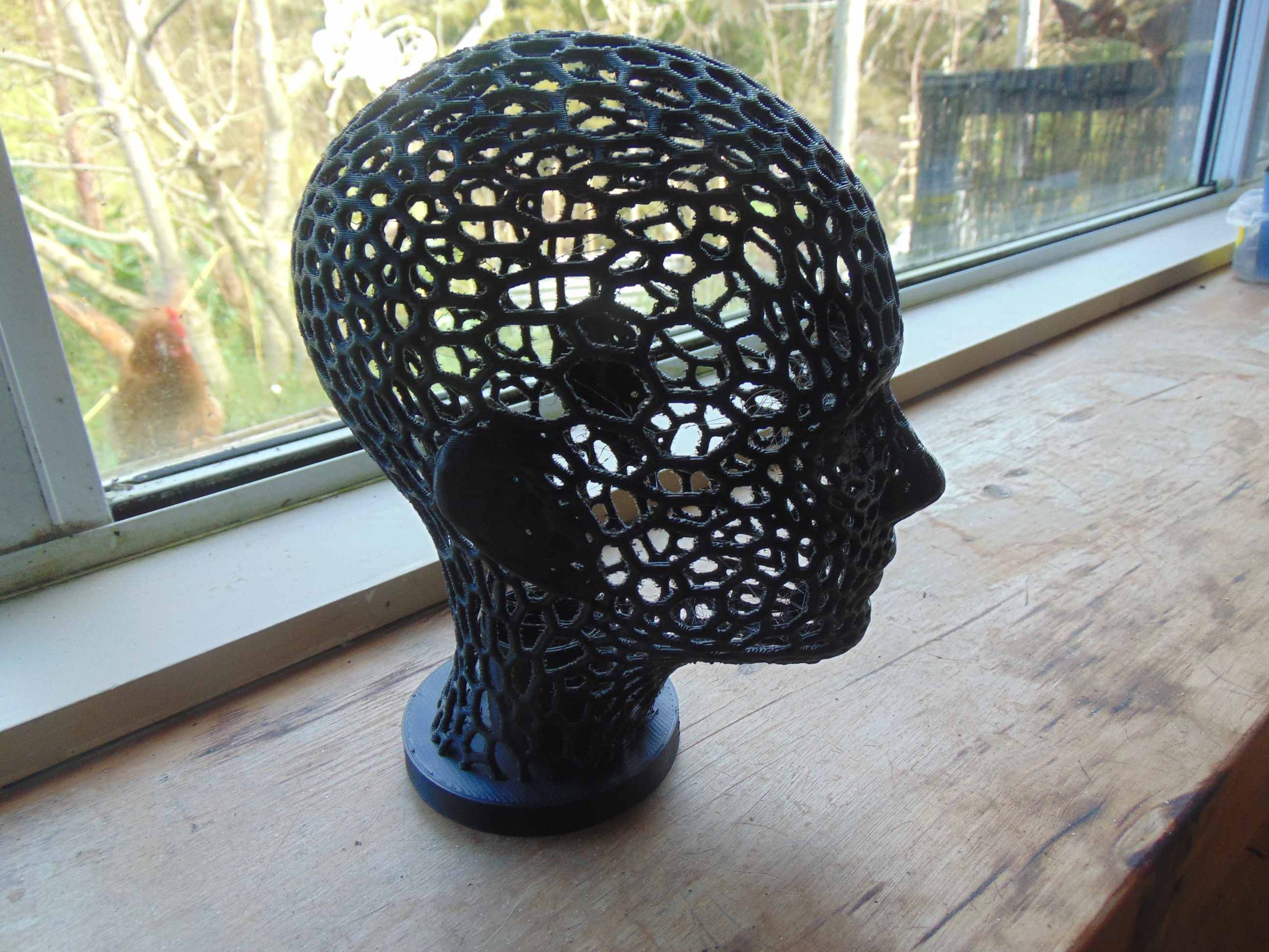 Voronoi female head (lamp)