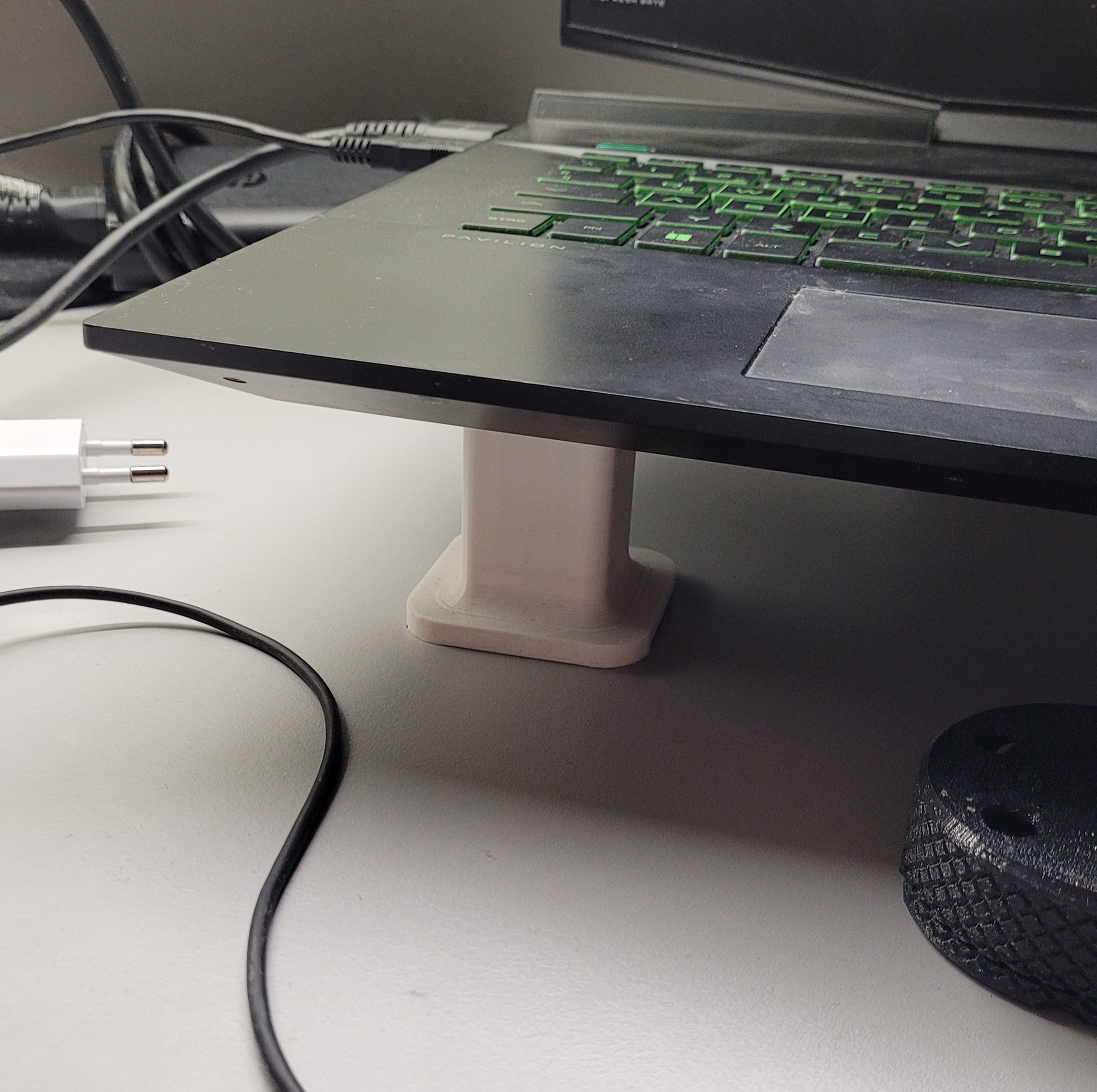 stand / supports for laptop