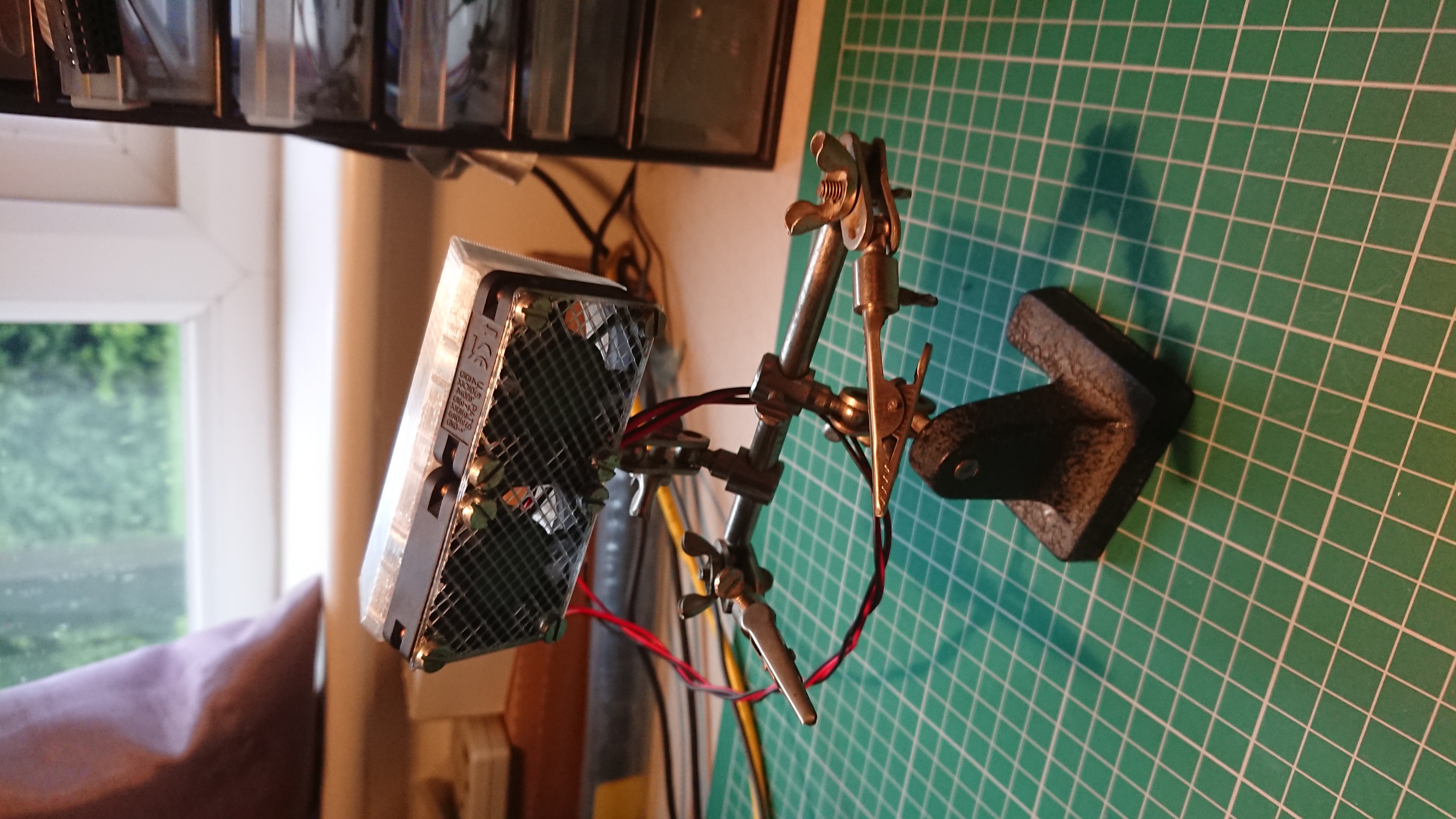 Solder fume extractor