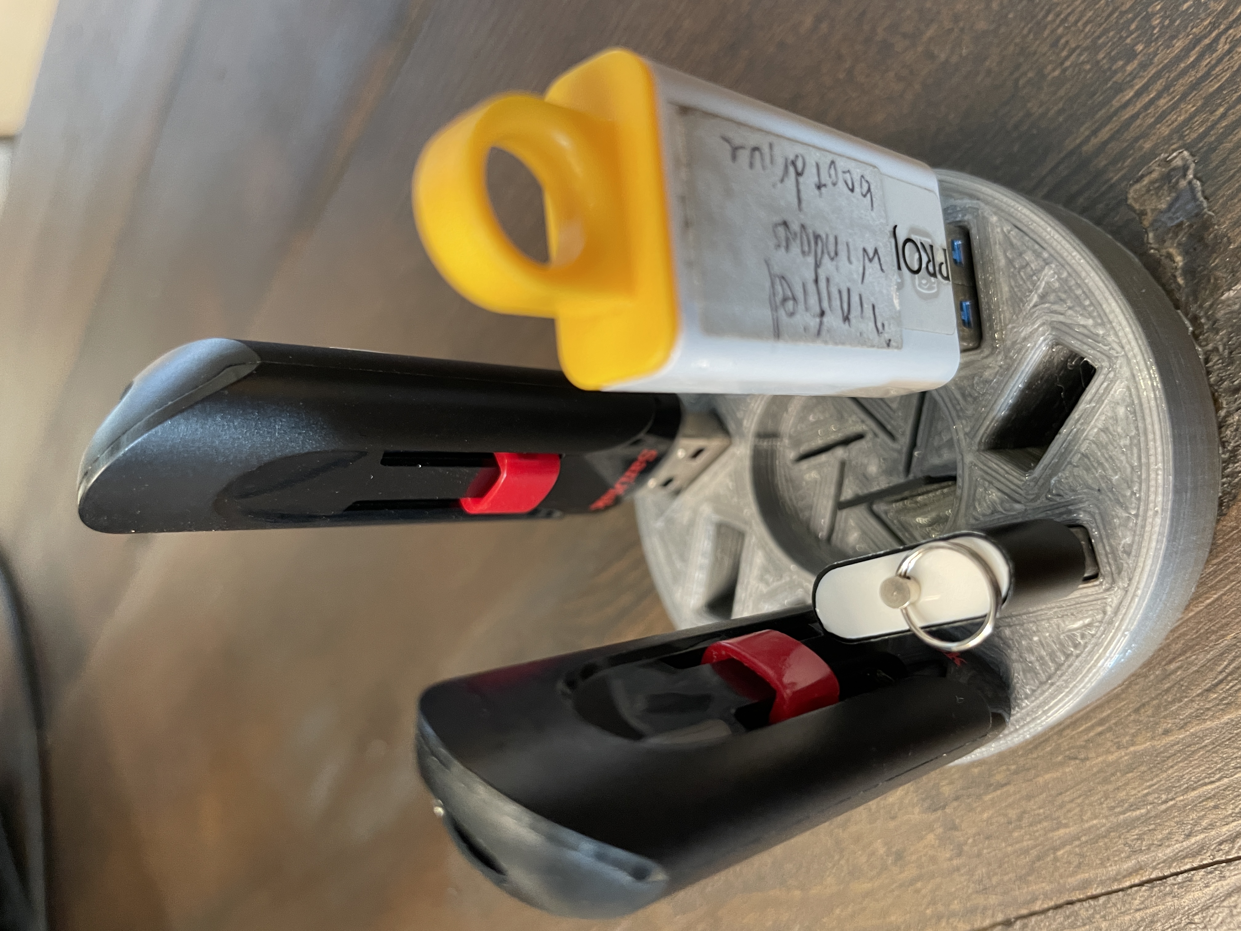 Circular microSD and USB-A holder