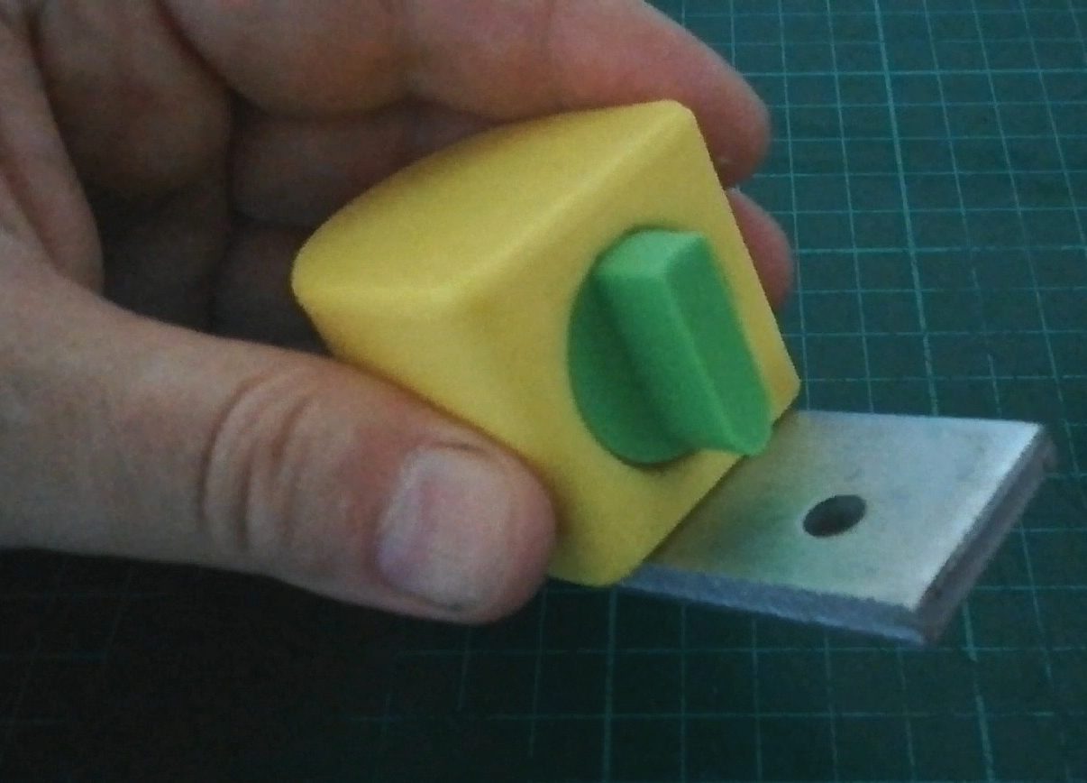 Simple magnetic switch