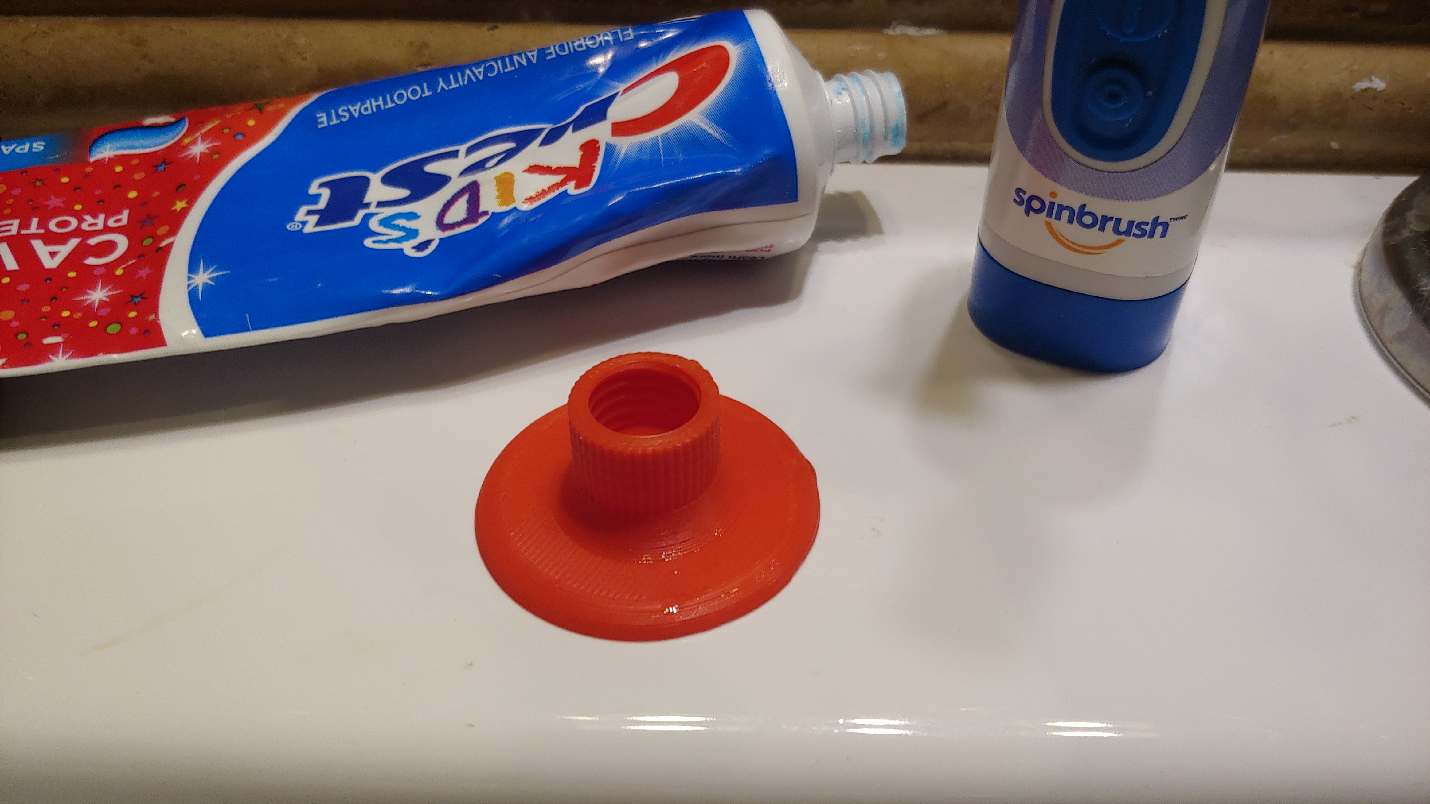 Miniatura 2 do modelo 3D Toothpaste Cap and Stand